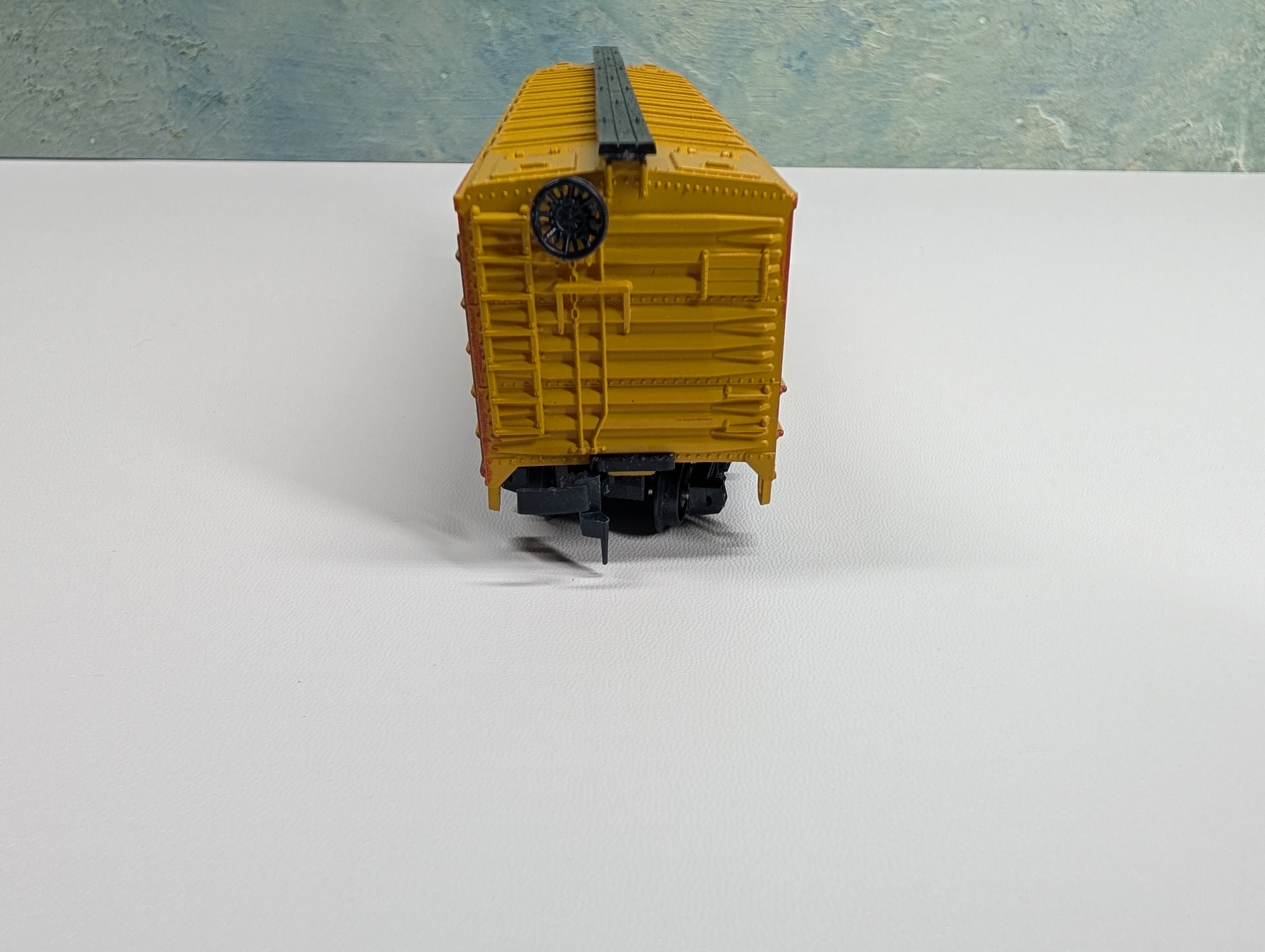 USED AHM HO Scale 40' Wooden Billboard Reefer Box Car Merchants Biscuit Co MBIX #3905