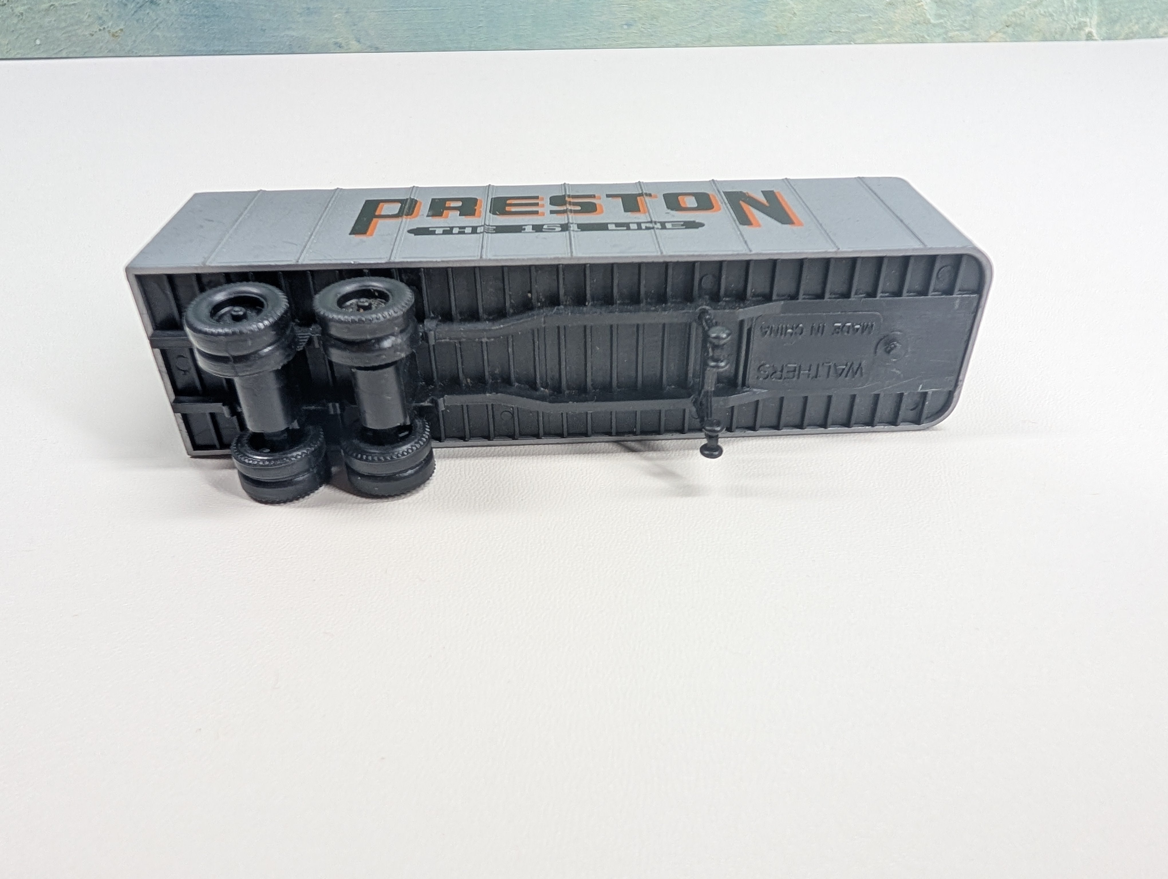 USED Walthers HO Scale 32' Trailer Preston