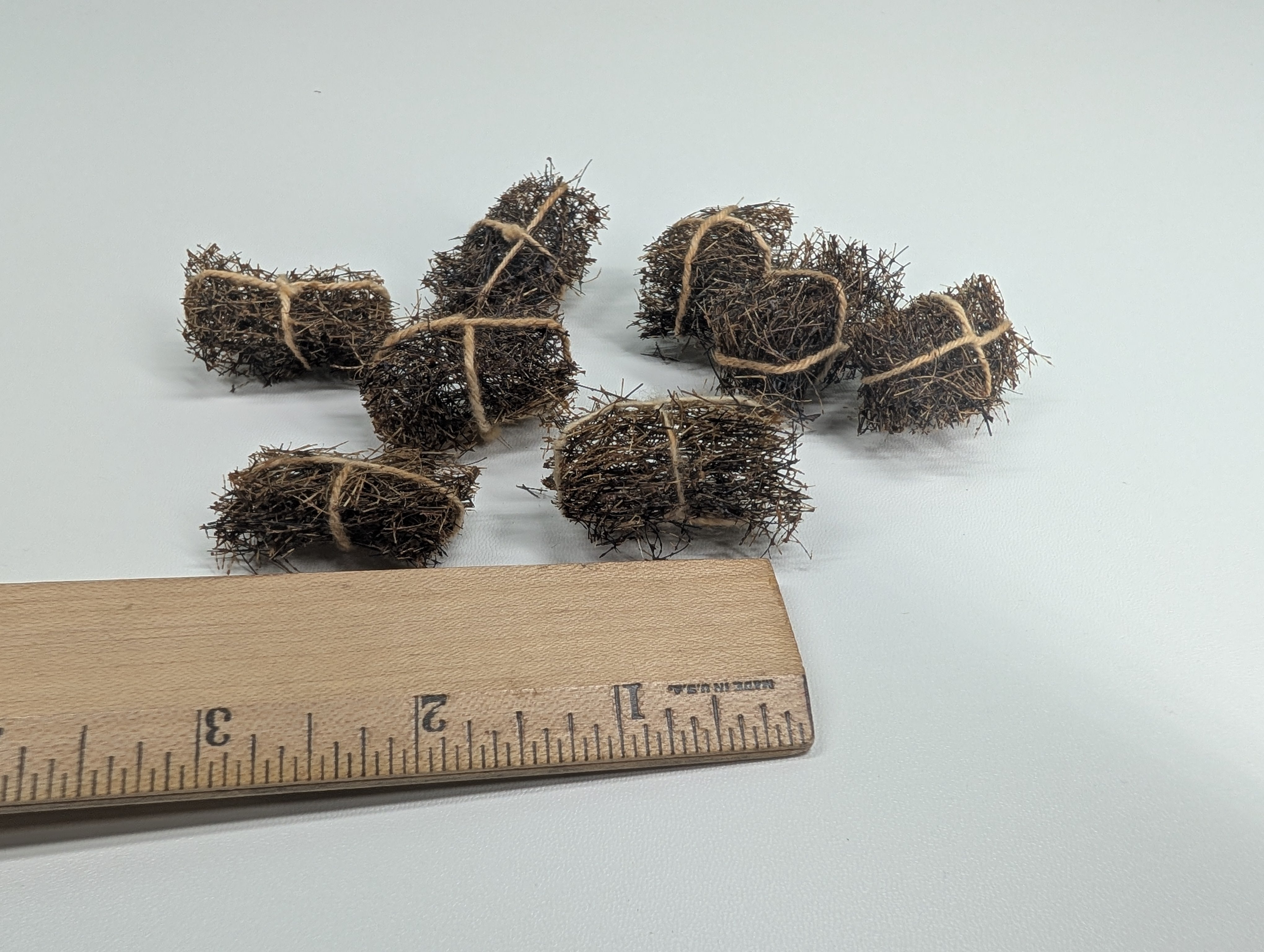 USED Multi Scale Hay Bundles (8 pcs)