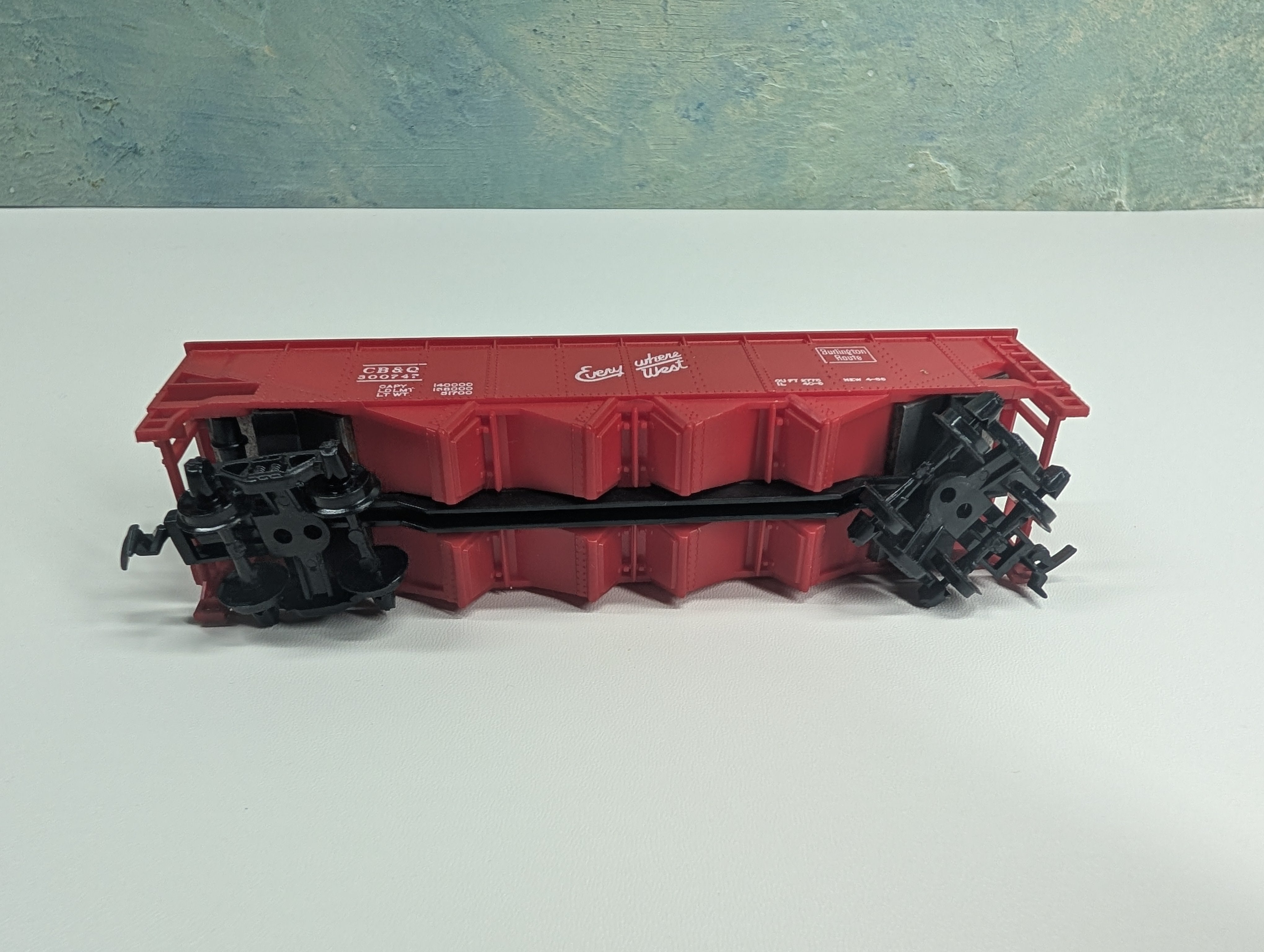 USED Tyco HO Scale Open Hopper Burlington CB&Q #300747