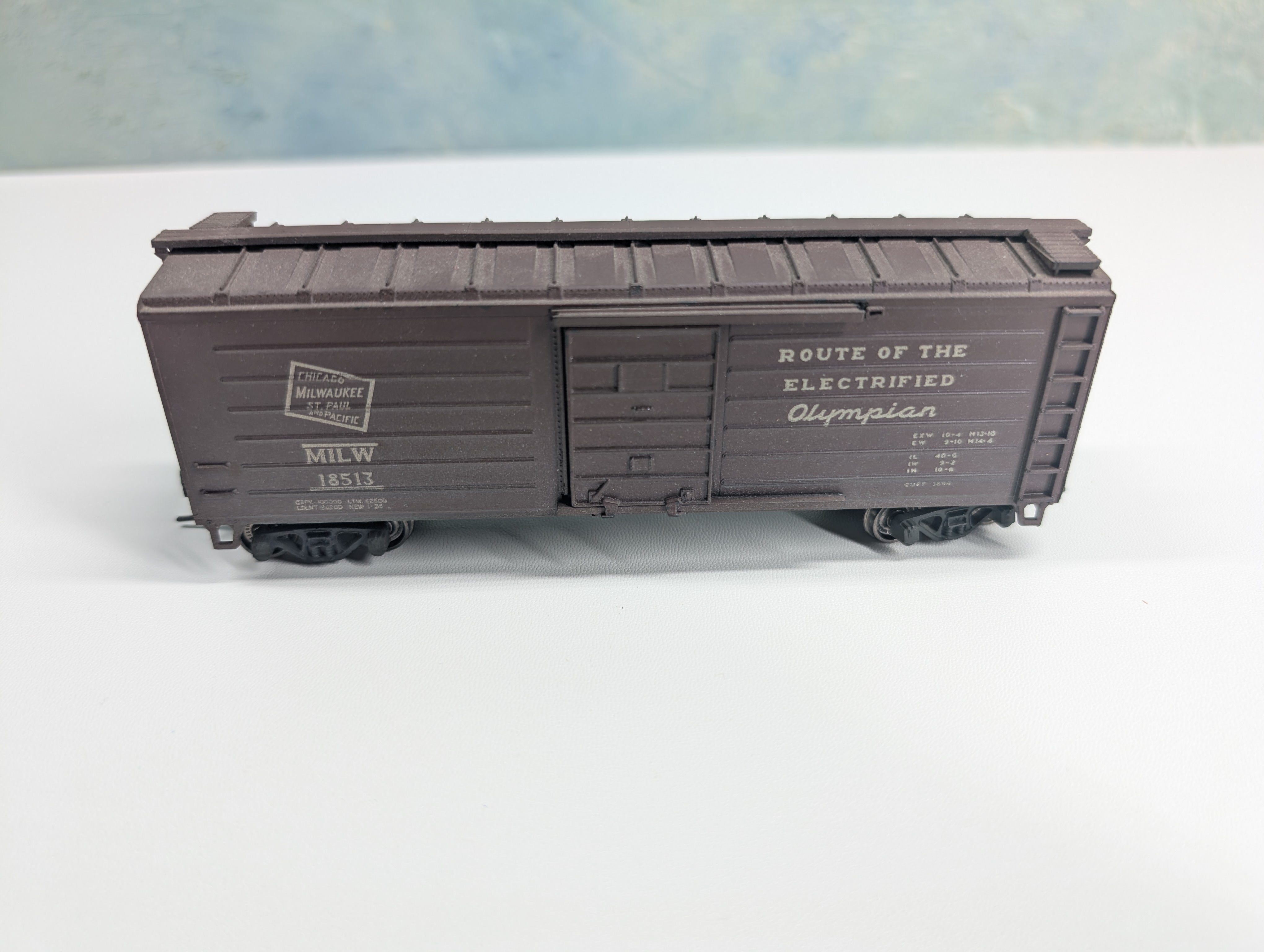USED Roundhouse HO Scale 40' Box Car Milwaukee Road MILW #18513 Weathered