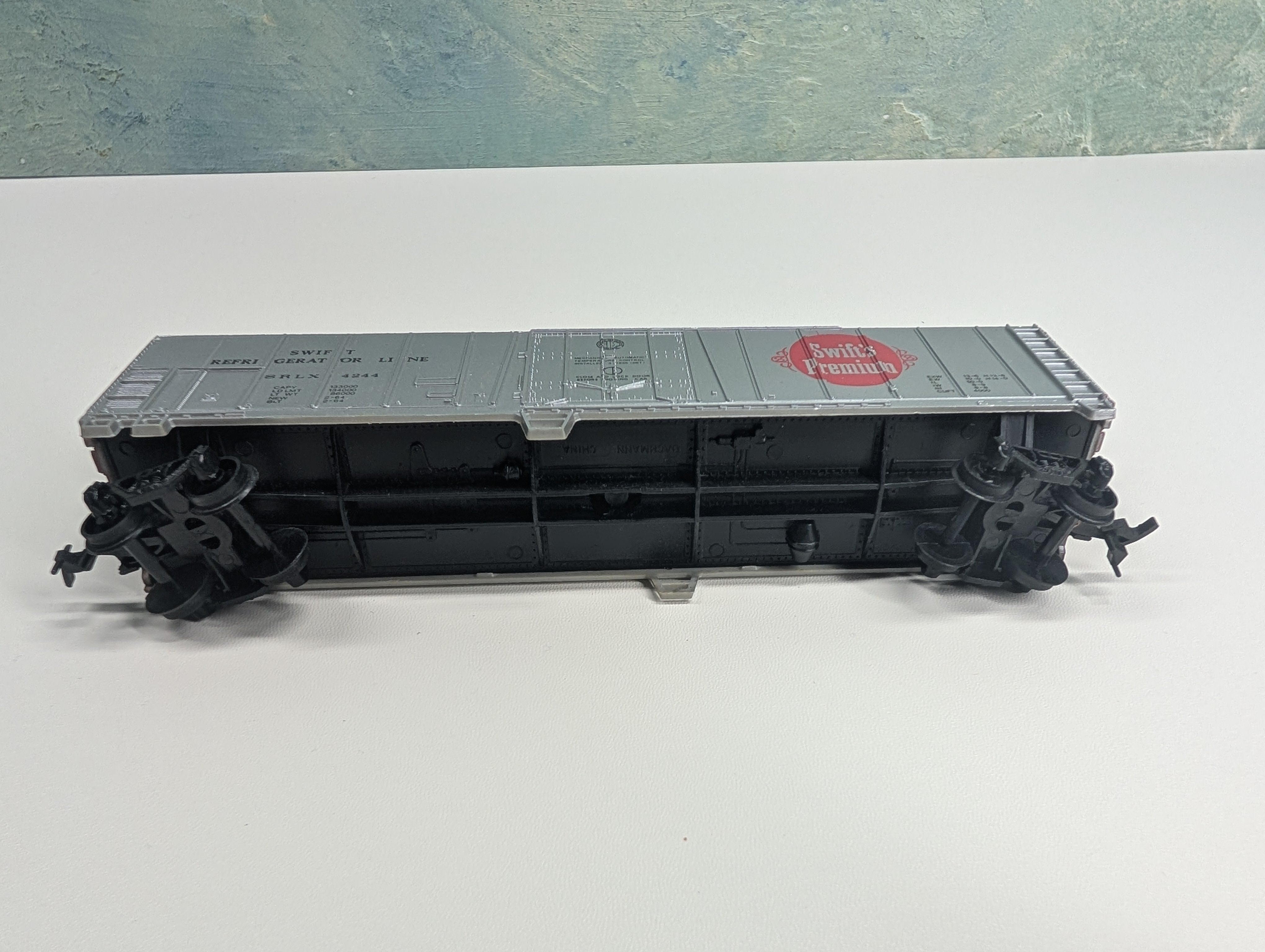 USED Bachmann HO Scale 50' Box Car Swift Refrigerator Line SRLW #4244