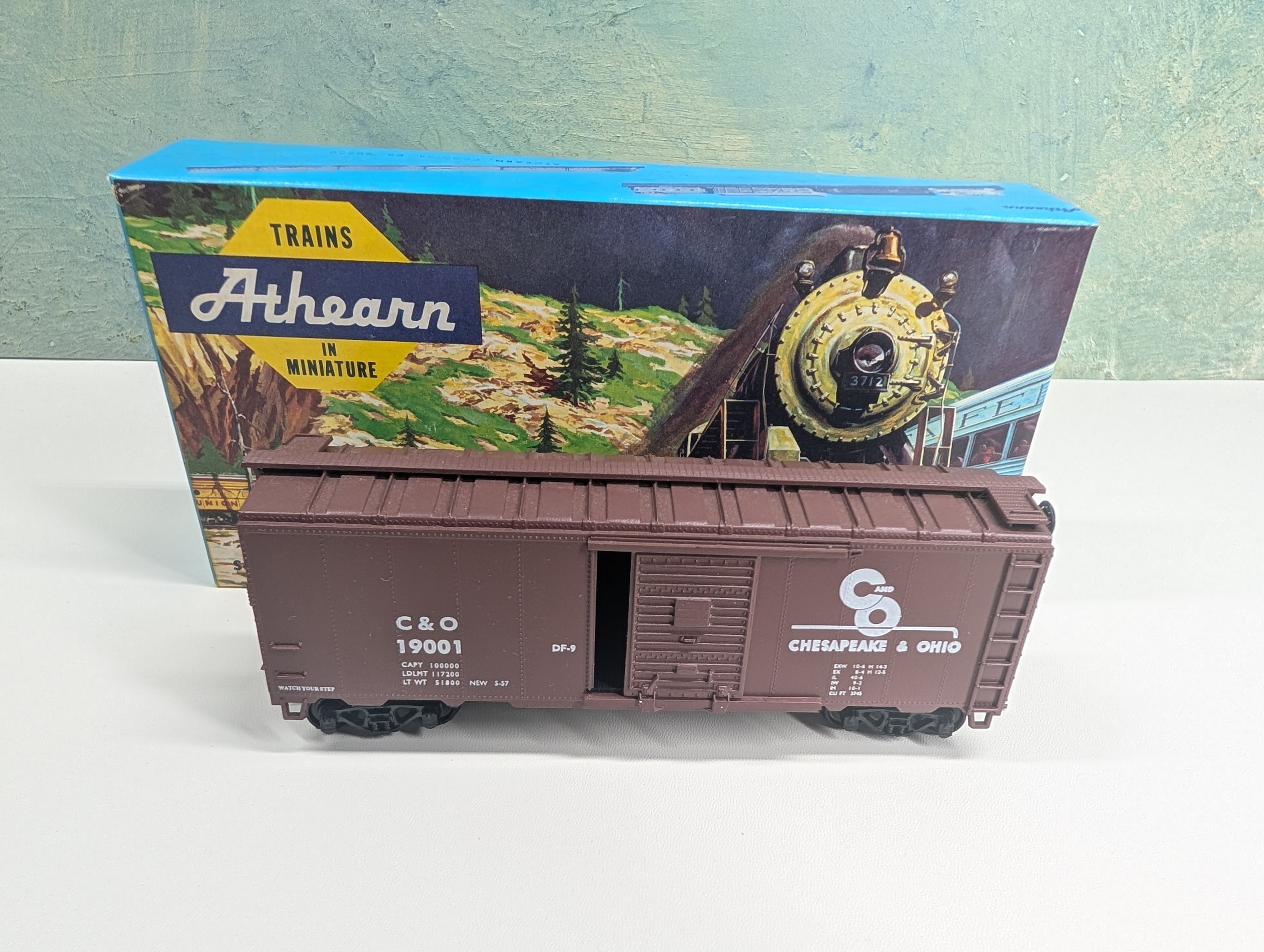 USED Athearn HO Scale 40' Box Car, English's Custom Kit Chesapeake and Ohio C&O #19001