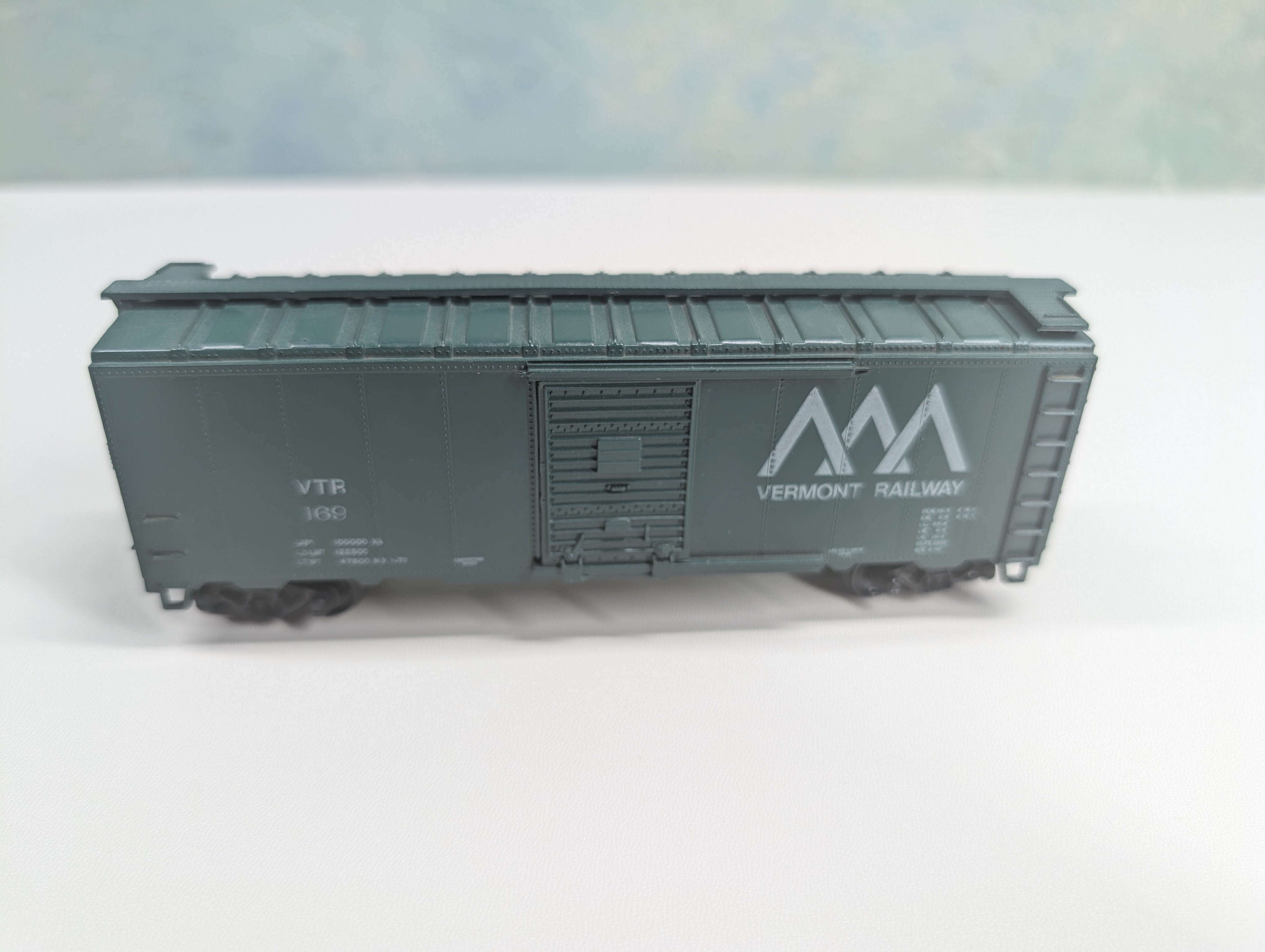 USED Athearn HO Scale 40' Box Car Vermont Railway VTR #169