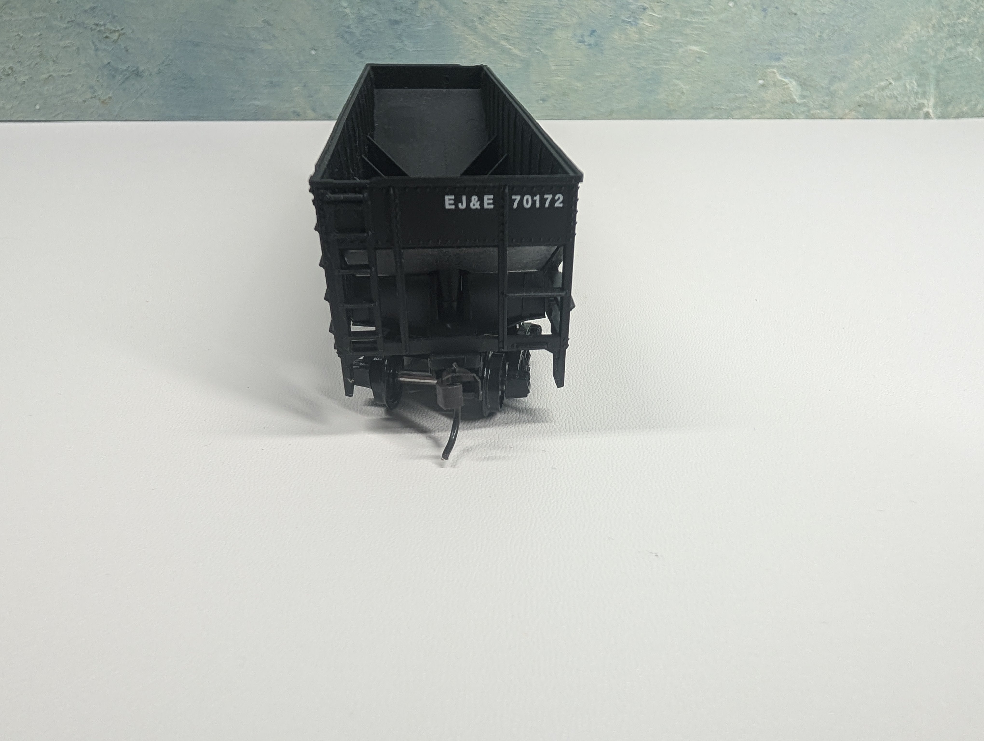 USED Athearn HO Scale Operating Hopper Elgin Joliet & Eastern EJ&E #70172
