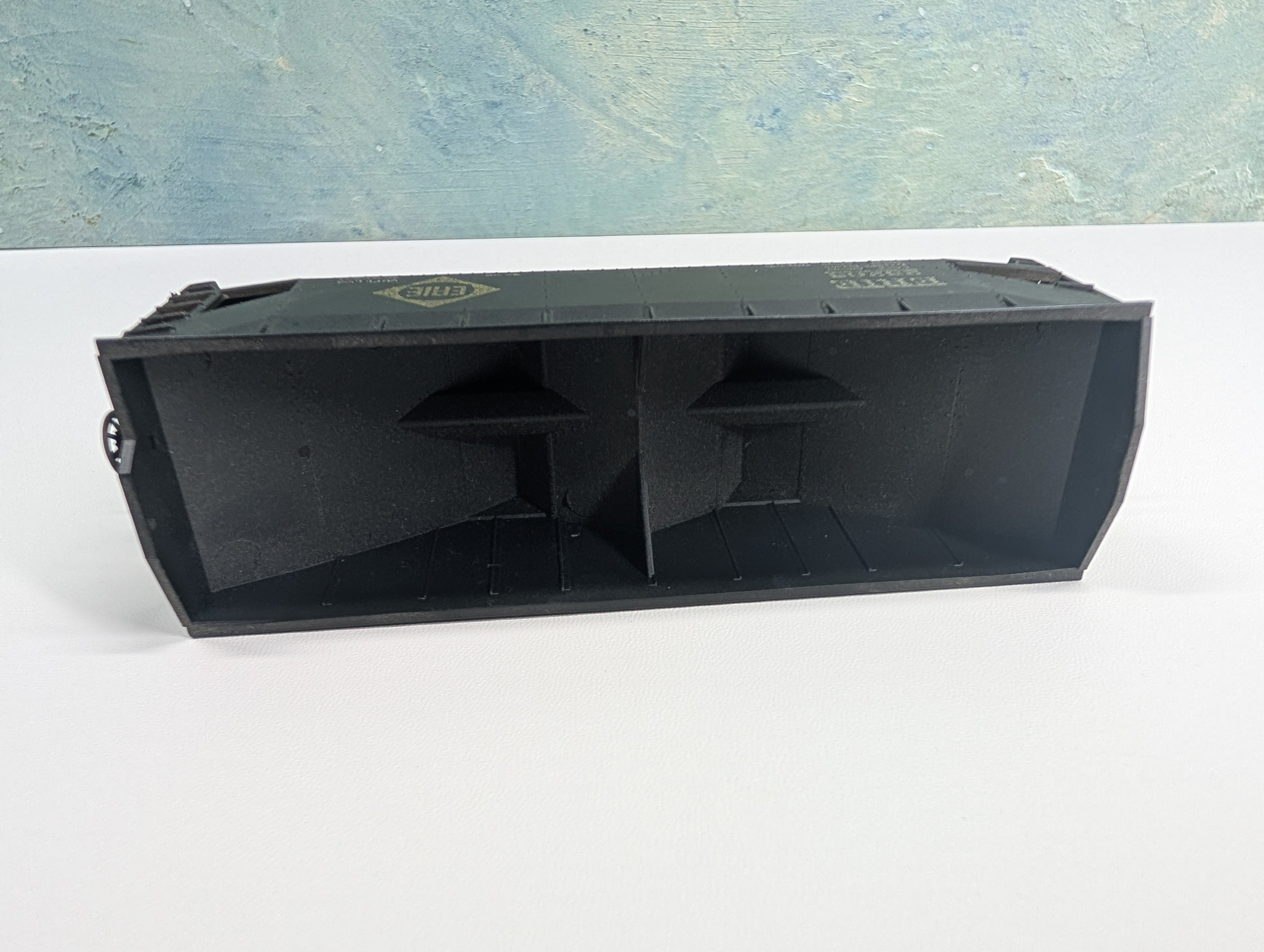 USED Athearn HO Scale 2 Bay Hopper Erie #25265 Weathered
