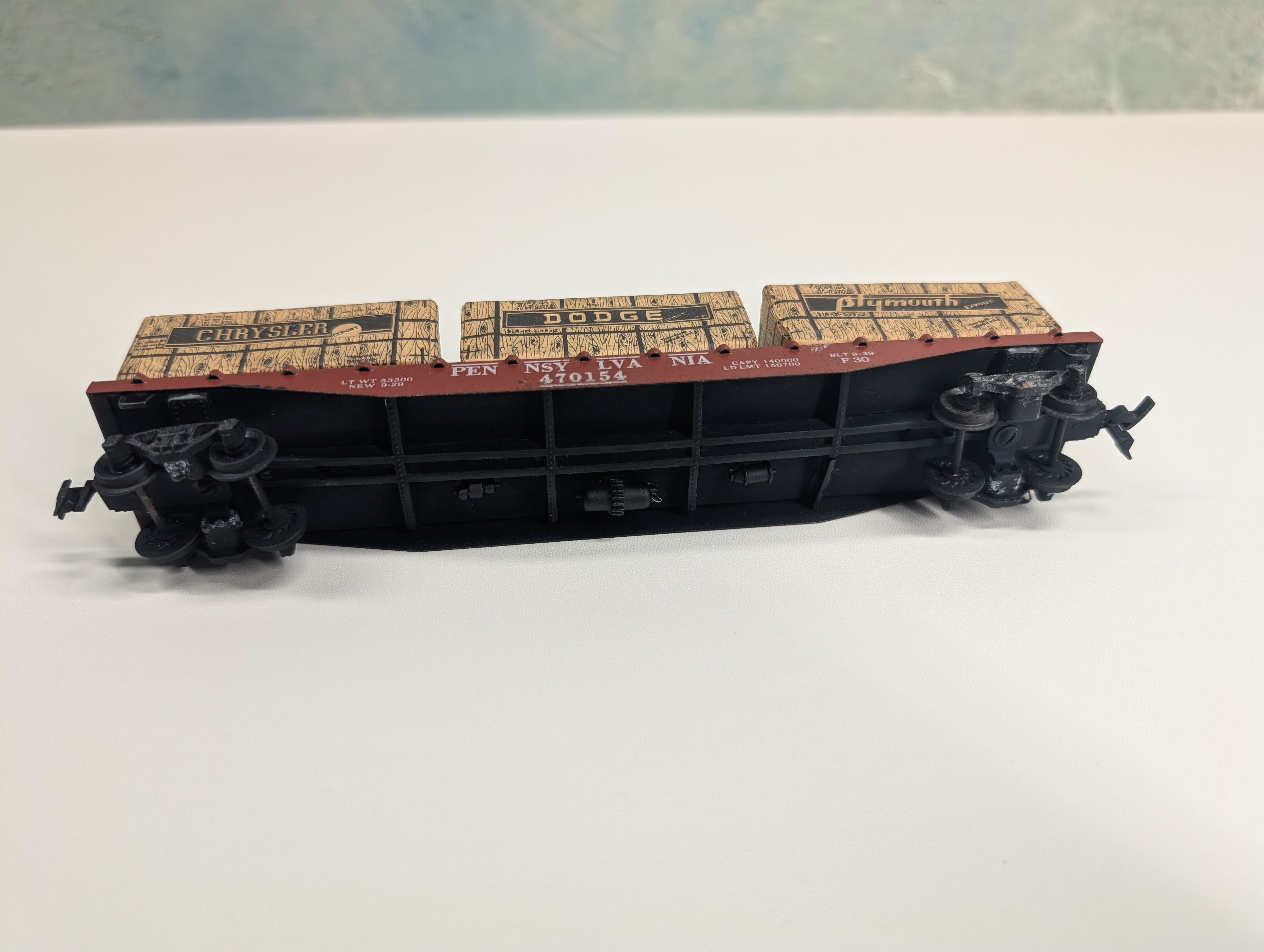 USED Varney HO Scale 50' Flat Car Pennsylvania PRR #470154 w/ Auto Crates Chrysler, Dodge, Plymouth