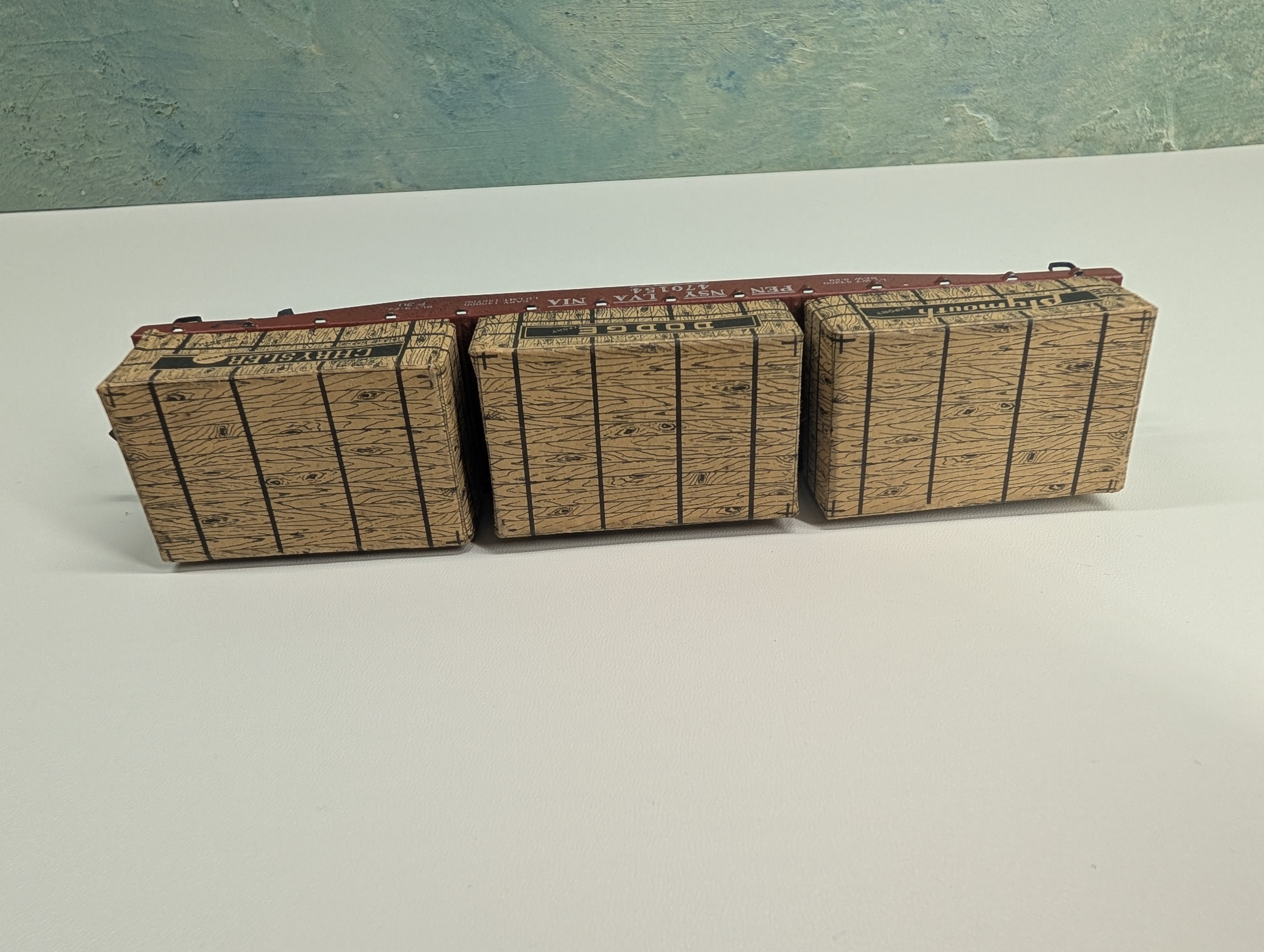 USED Varney HO Scale 50' Flat Car Pennsylvania PRR #470154 w/ Auto Crates Chrysler, Dodge, Plymouth