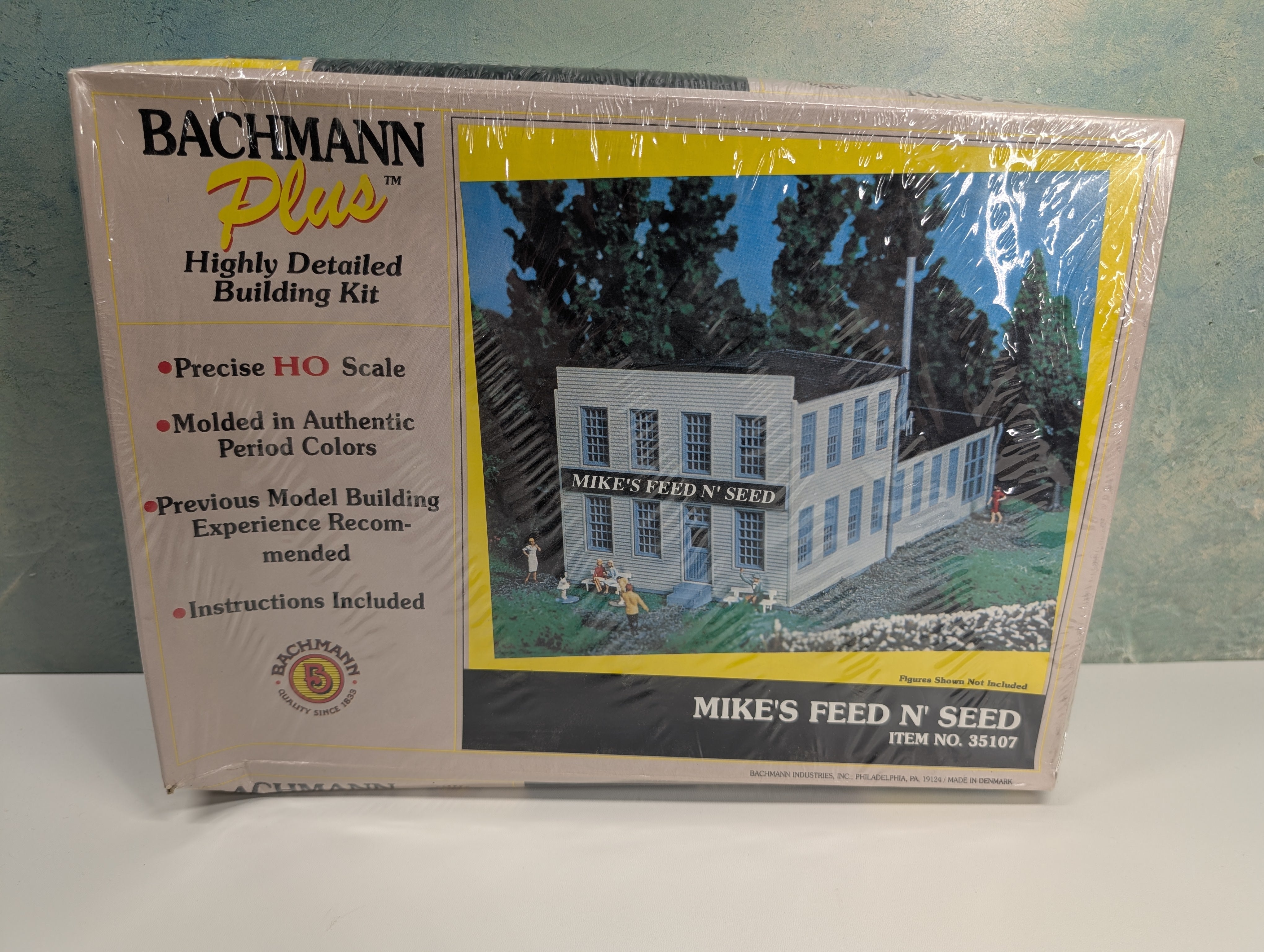 Bachmann 35107 HO Scale Mike's Feed N' Seed KIT