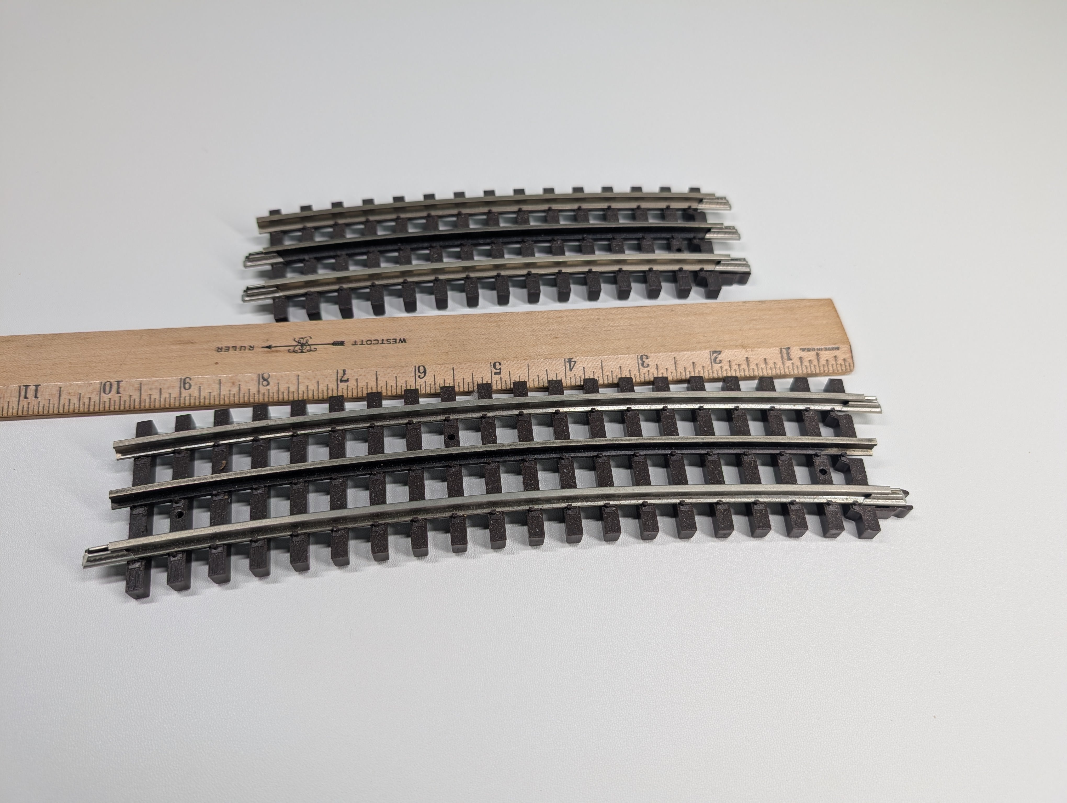 USED Atlas 6062 O 1 O72 Curve Piece of Track and A Smaller Piece (2 pcs)