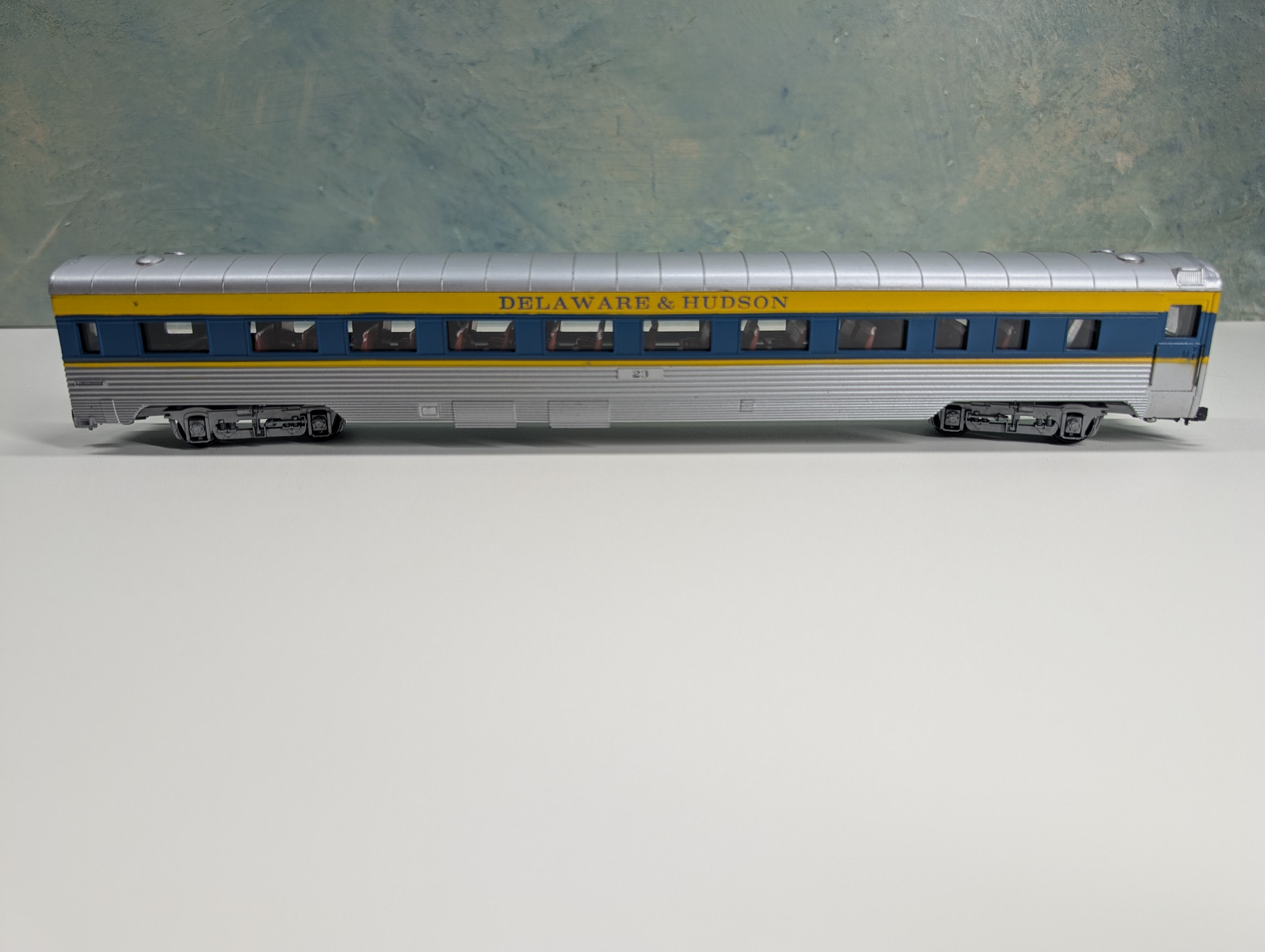 USED Con-Cor HO Scale Coach Passenger Car Delaware and Hudson #23