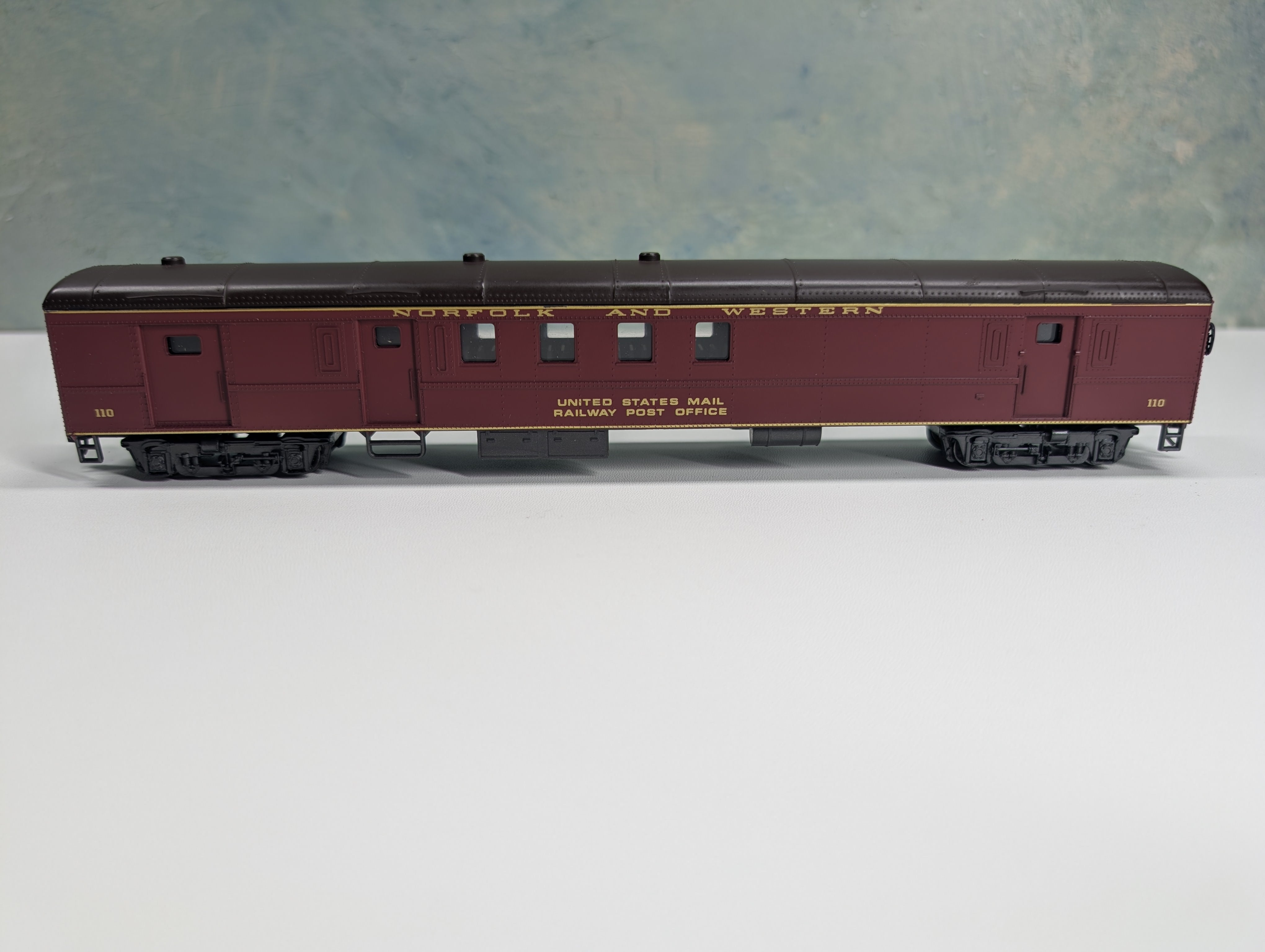 USED Rivarossi HO Scale RPO Passenger Car Norfolk & Western #110