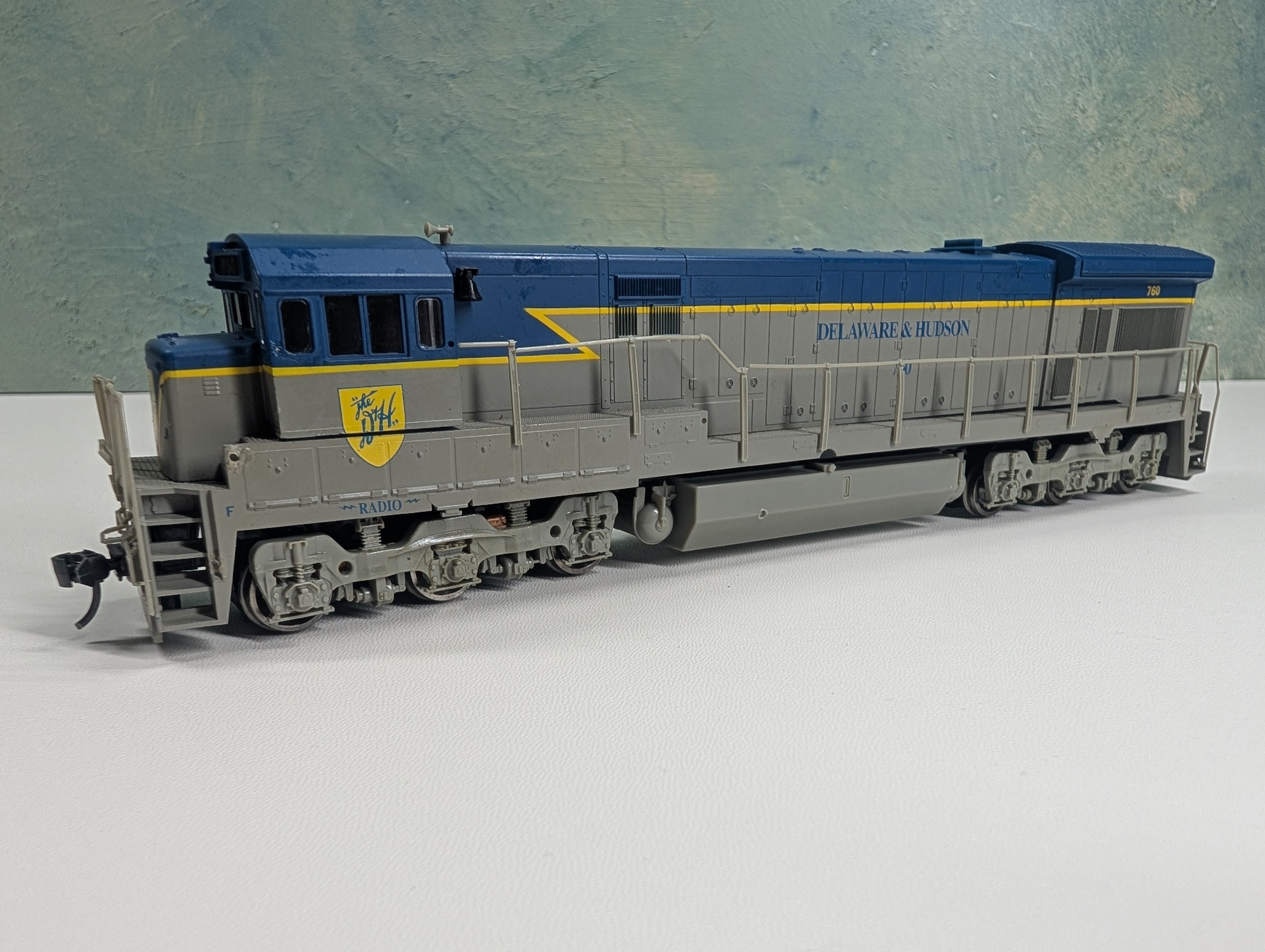 USED Atlas HO Scale U33C Diesel Locomotive Delaware and Hudson #760 Runs DC
