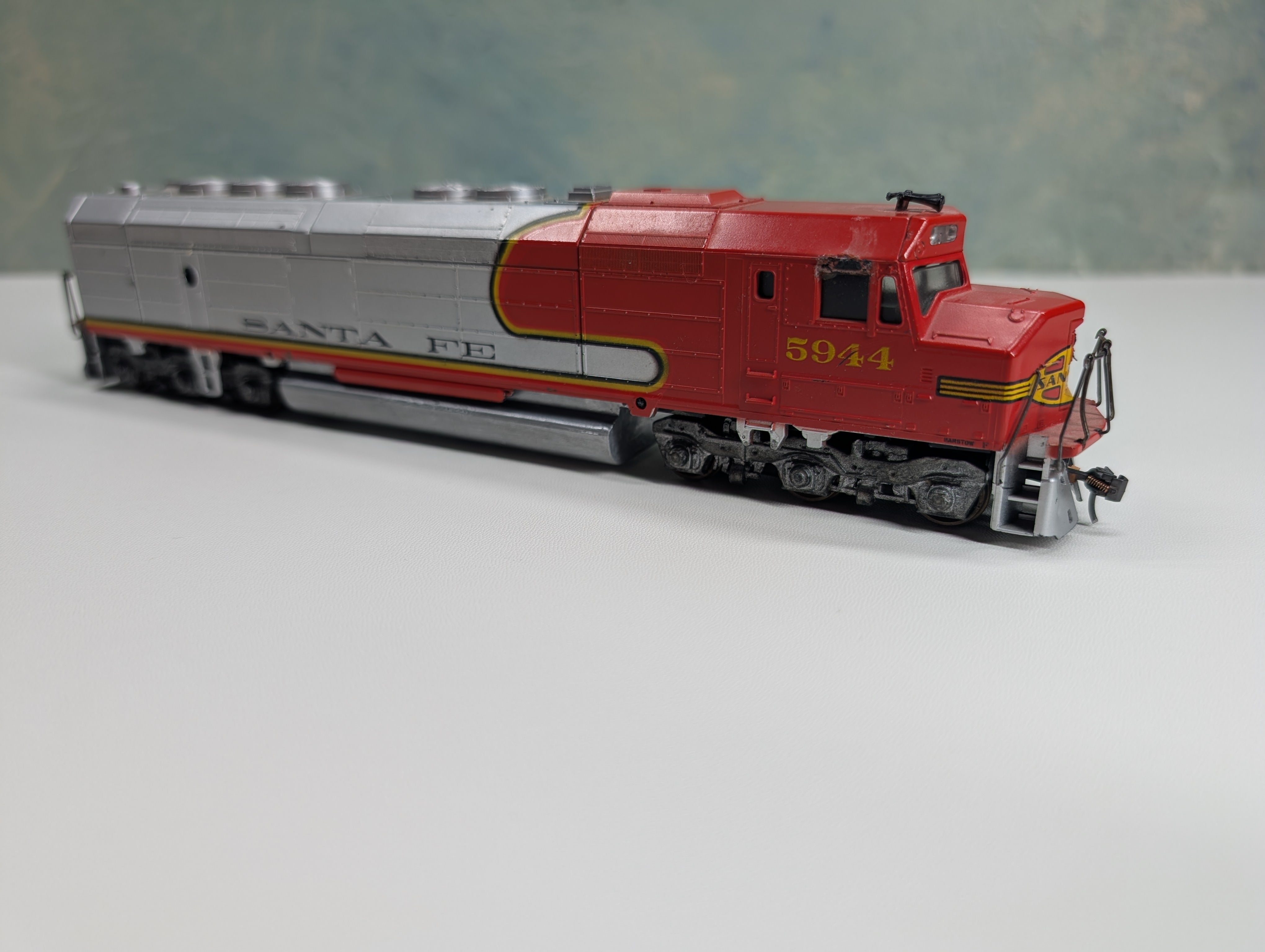 USED Athearn HO Scale FP45 Diesel Locomotive Santa Fe #5944 Runs Great DC