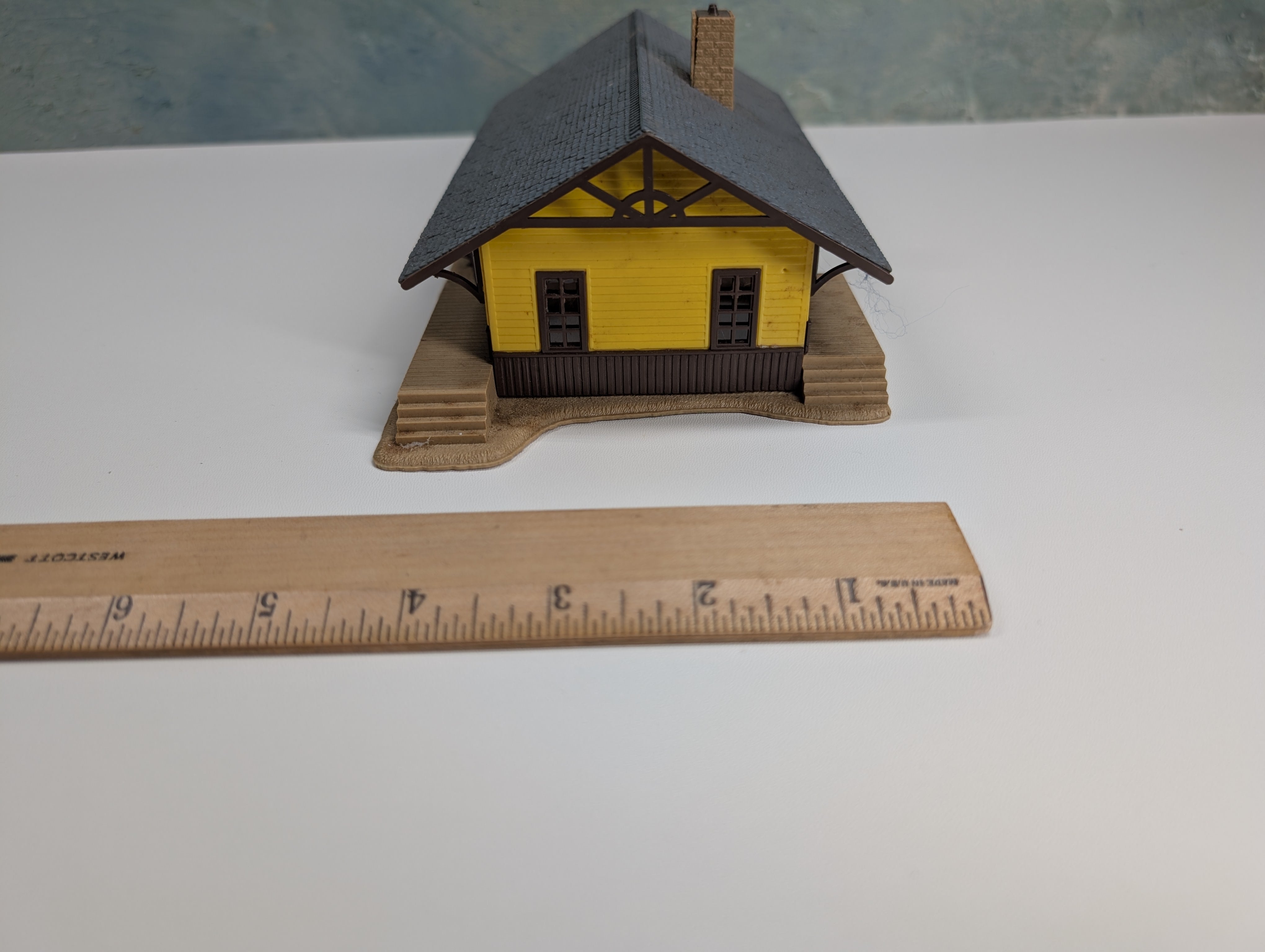 USED Tyco HO Scale Freight Station