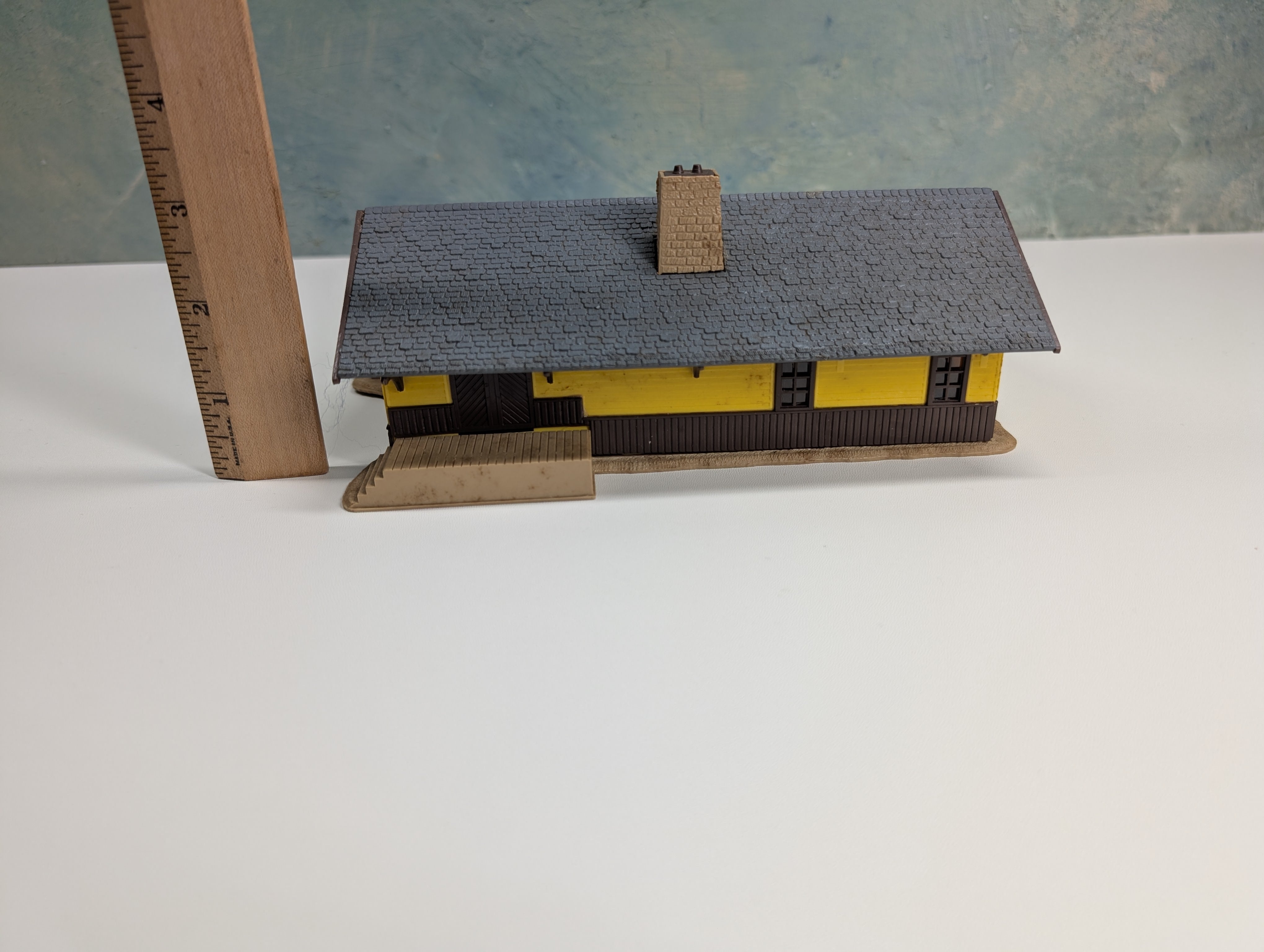 USED Tyco HO Scale Freight Station