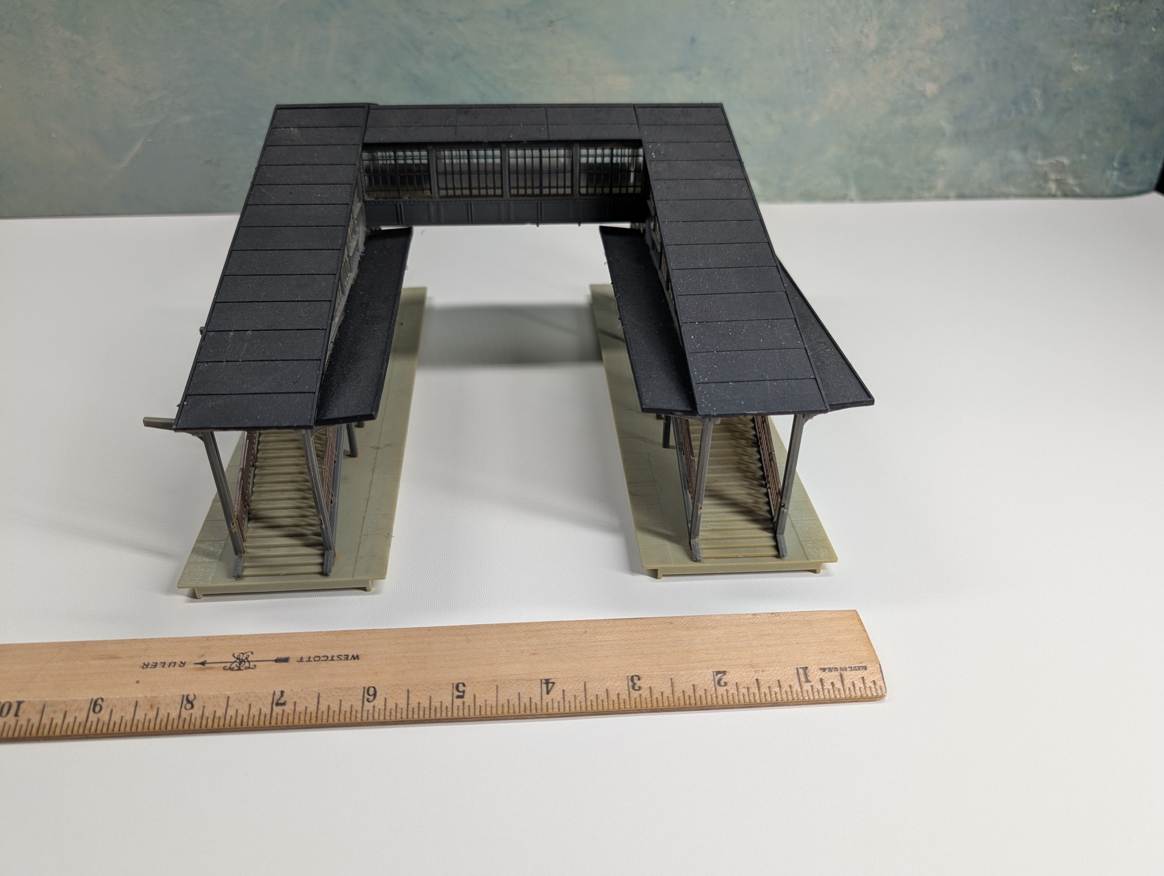 USED Faller 185 HO Scale Covered Pedestrian Bridge