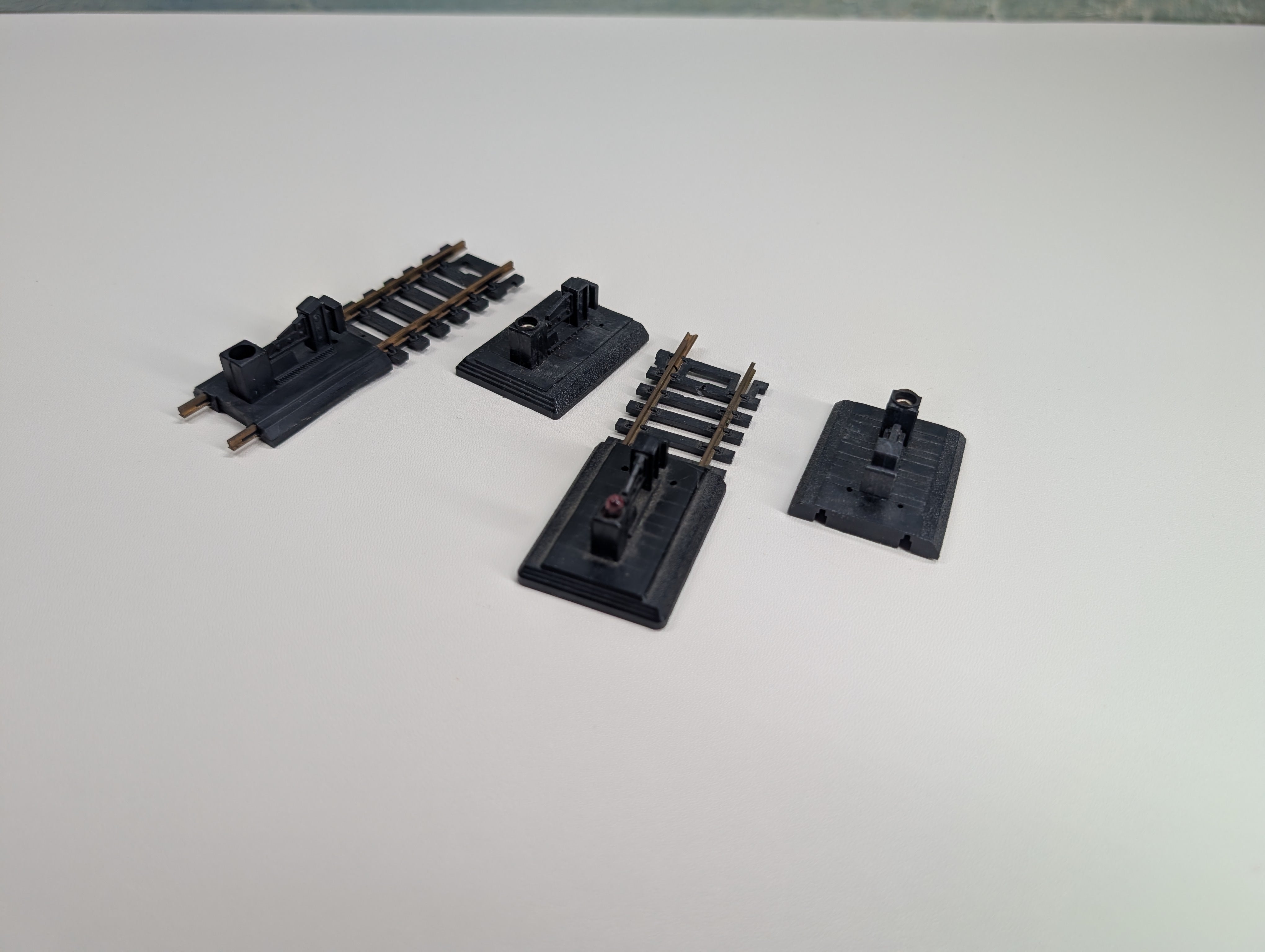 USED HO Scale Various Bumpers w/ Code 100 Brass Track (4 pcs)