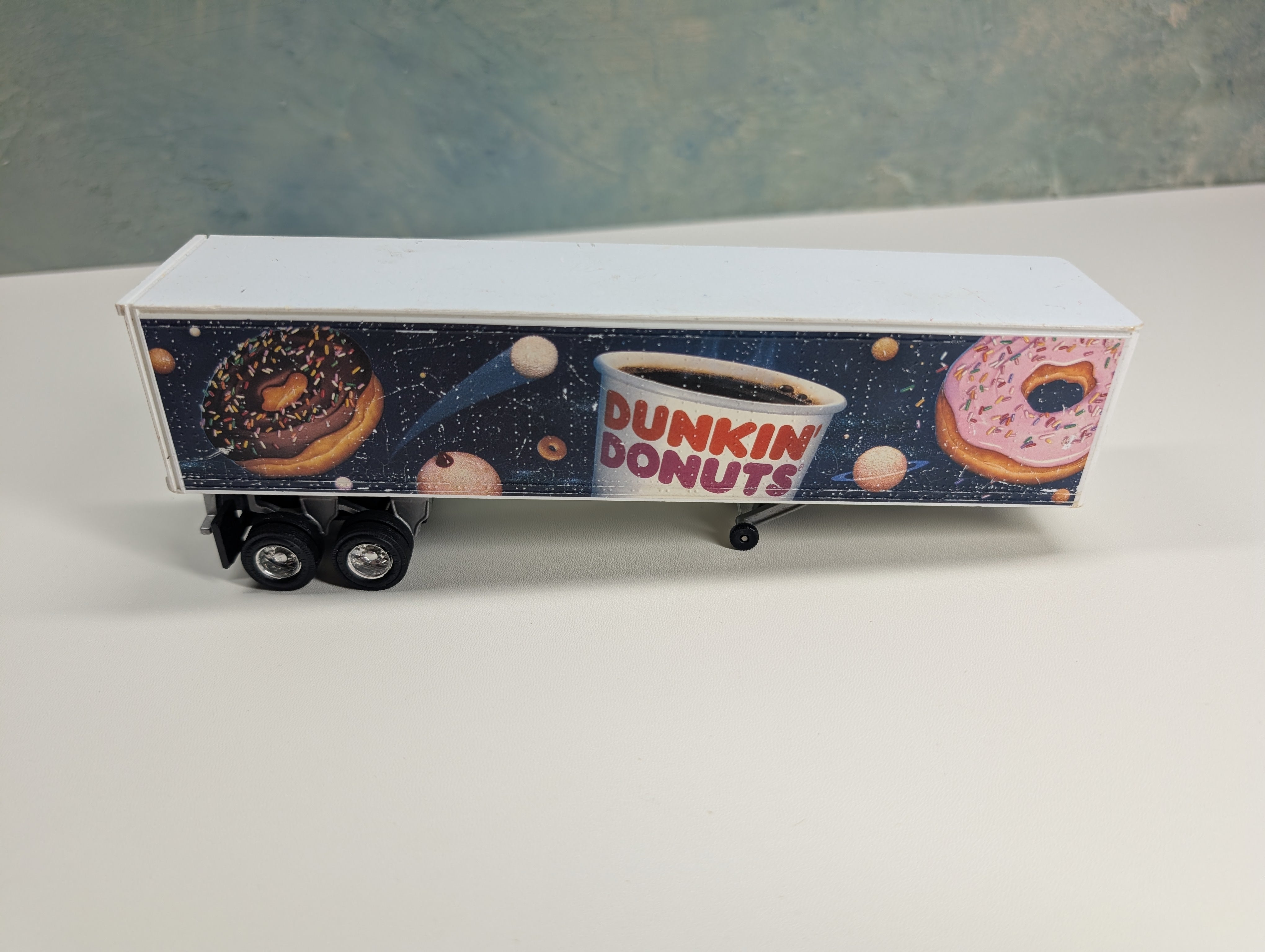USED Lionel O Dunkin Donuts Trailer Rough