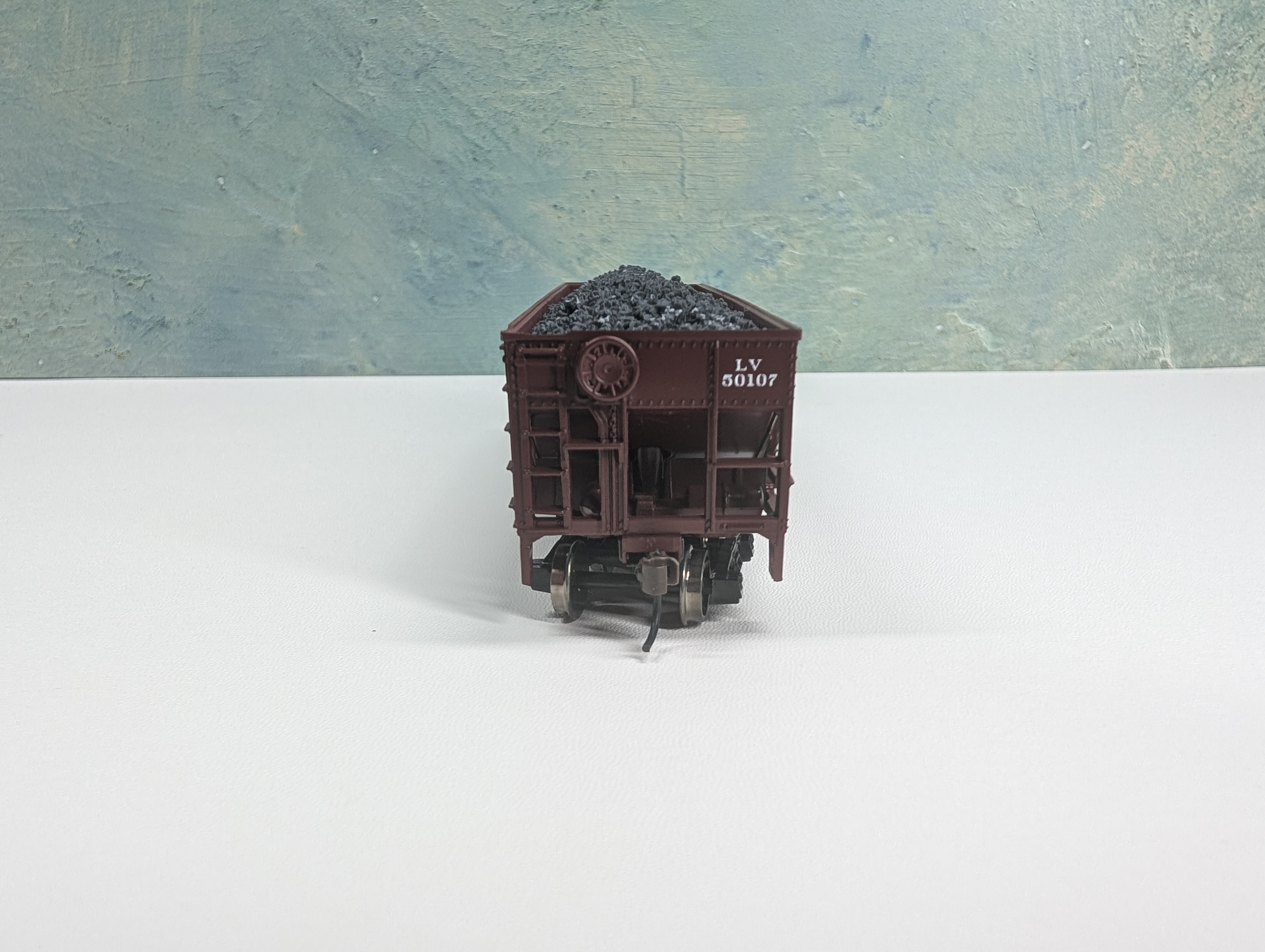 USED Athearn HO Scale 4 Bay Open Hopper w/ Coal Load Lehigh Valley LV #50107