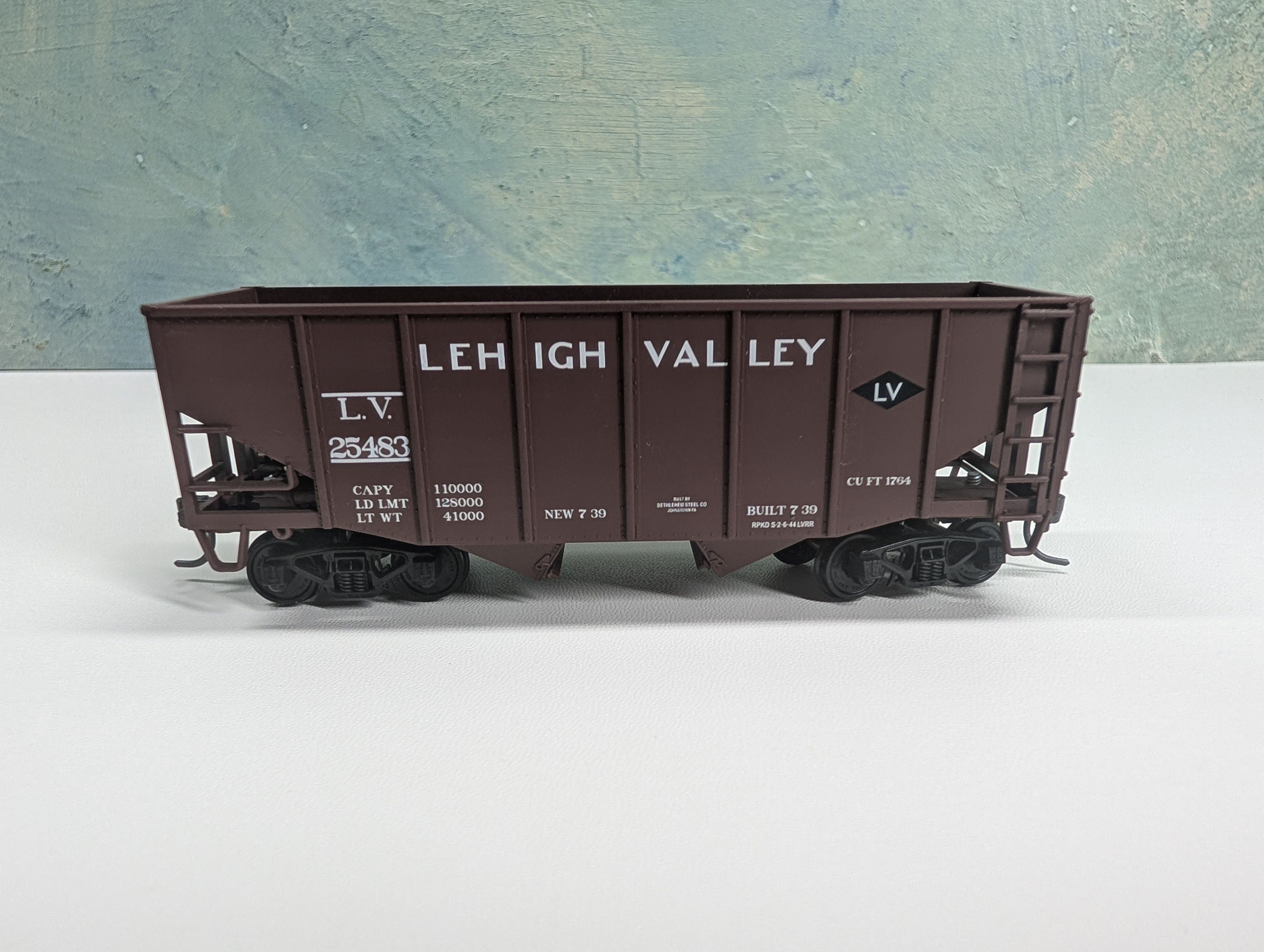 USED Stewart Hobbies HO Scale 2 Bay Open Hopper Lehigh Valley LV #25483