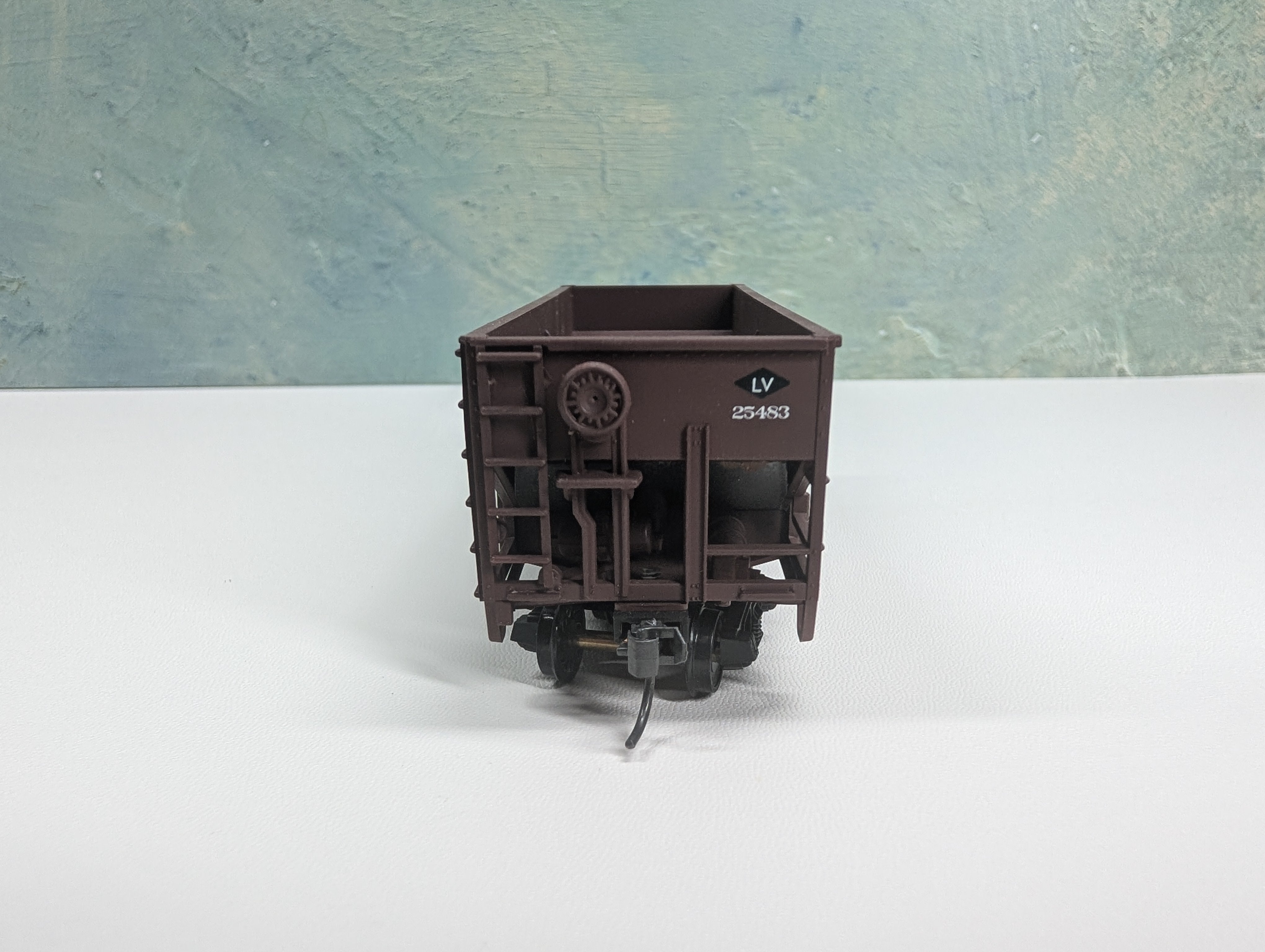 USED Stewart Hobbies HO Scale 2 Bay Open Hopper Lehigh Valley LV #25483
