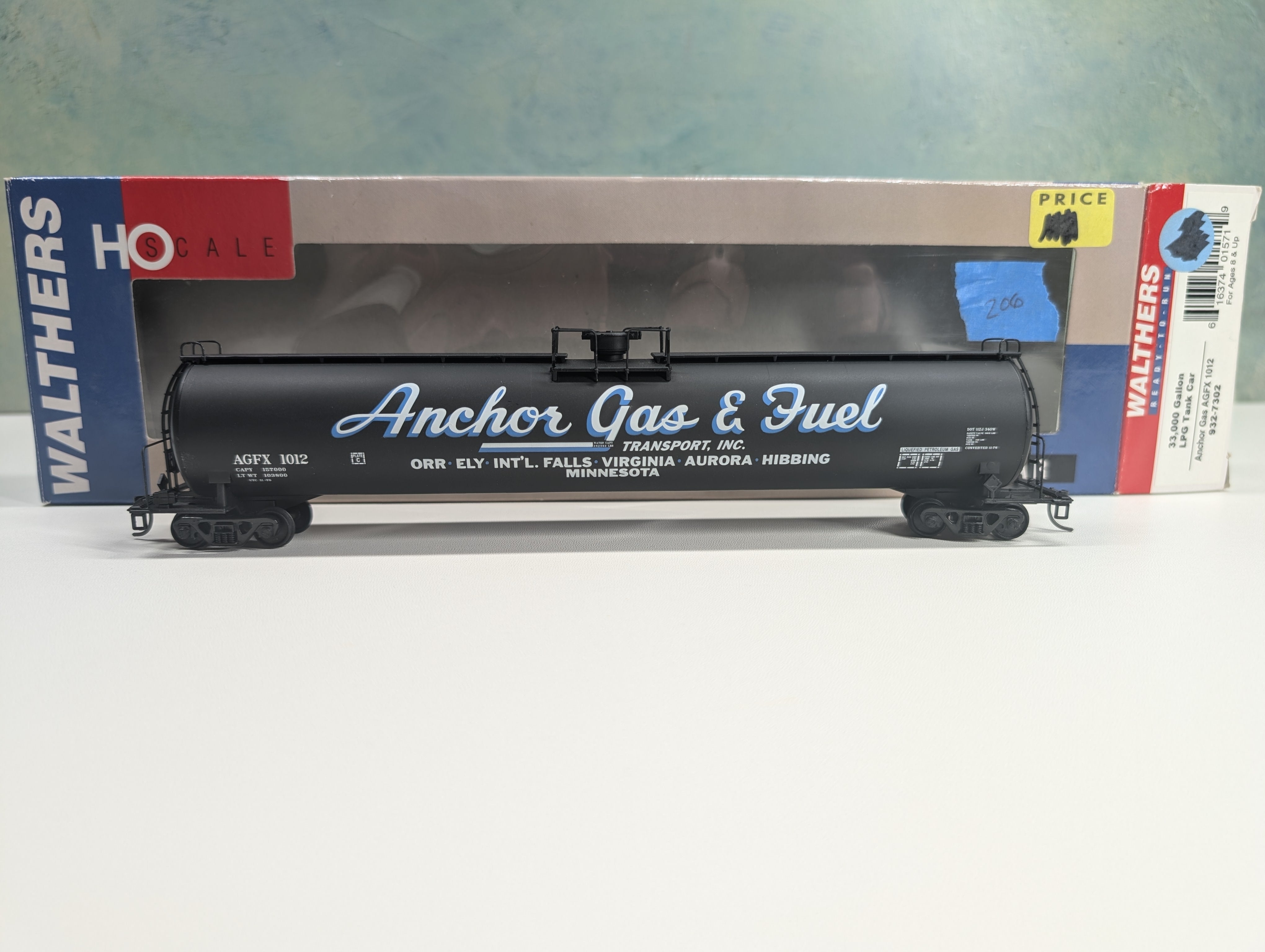 USED Walthers 932-7302 HO Scale 33k Gal LPG Tank Car Anchor Gas and Fuel AGFX #1012