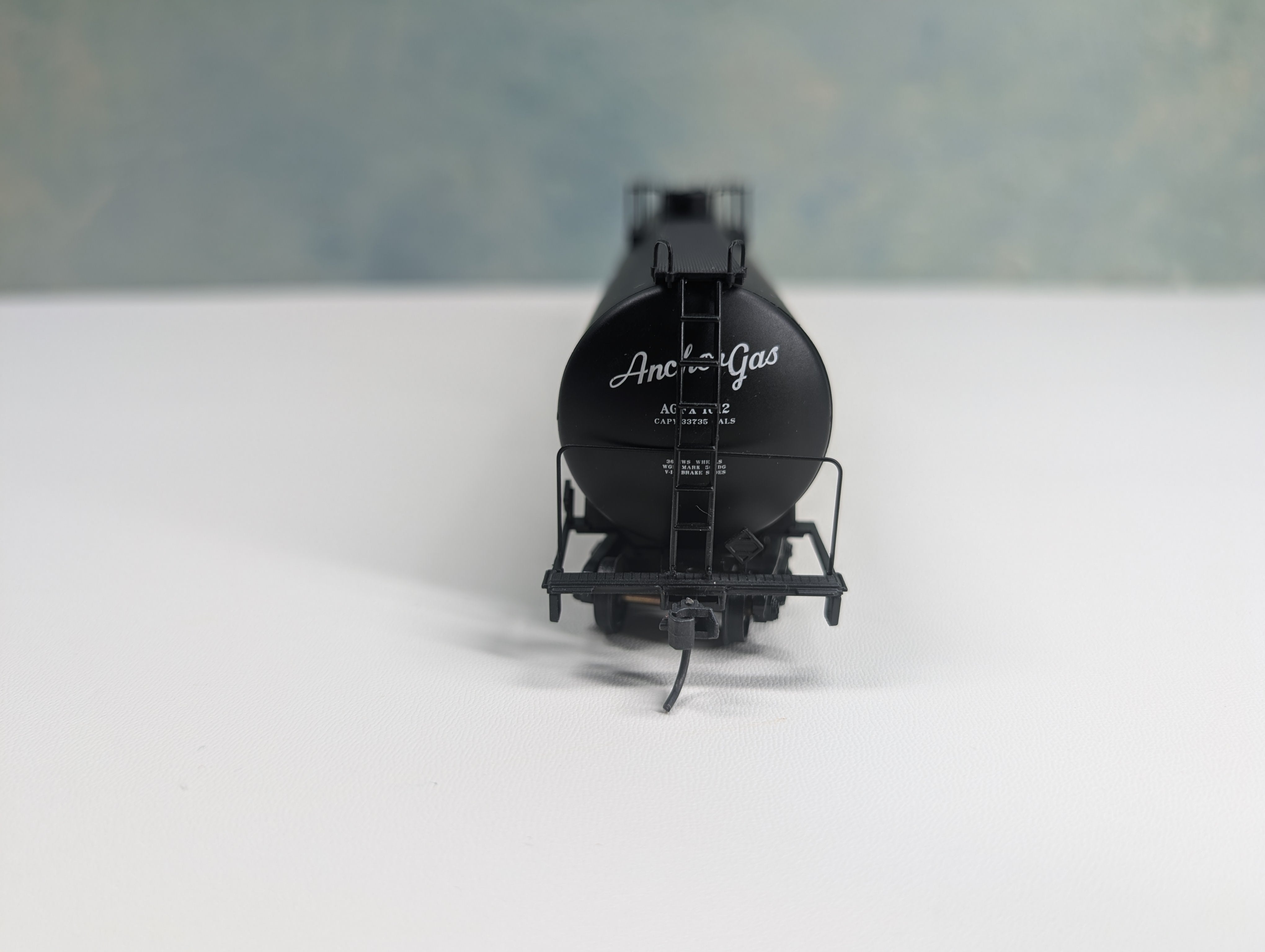 USED Walthers 932-7302 HO Scale 33k Gal LPG Tank Car Anchor Gas and Fuel AGFX #1012