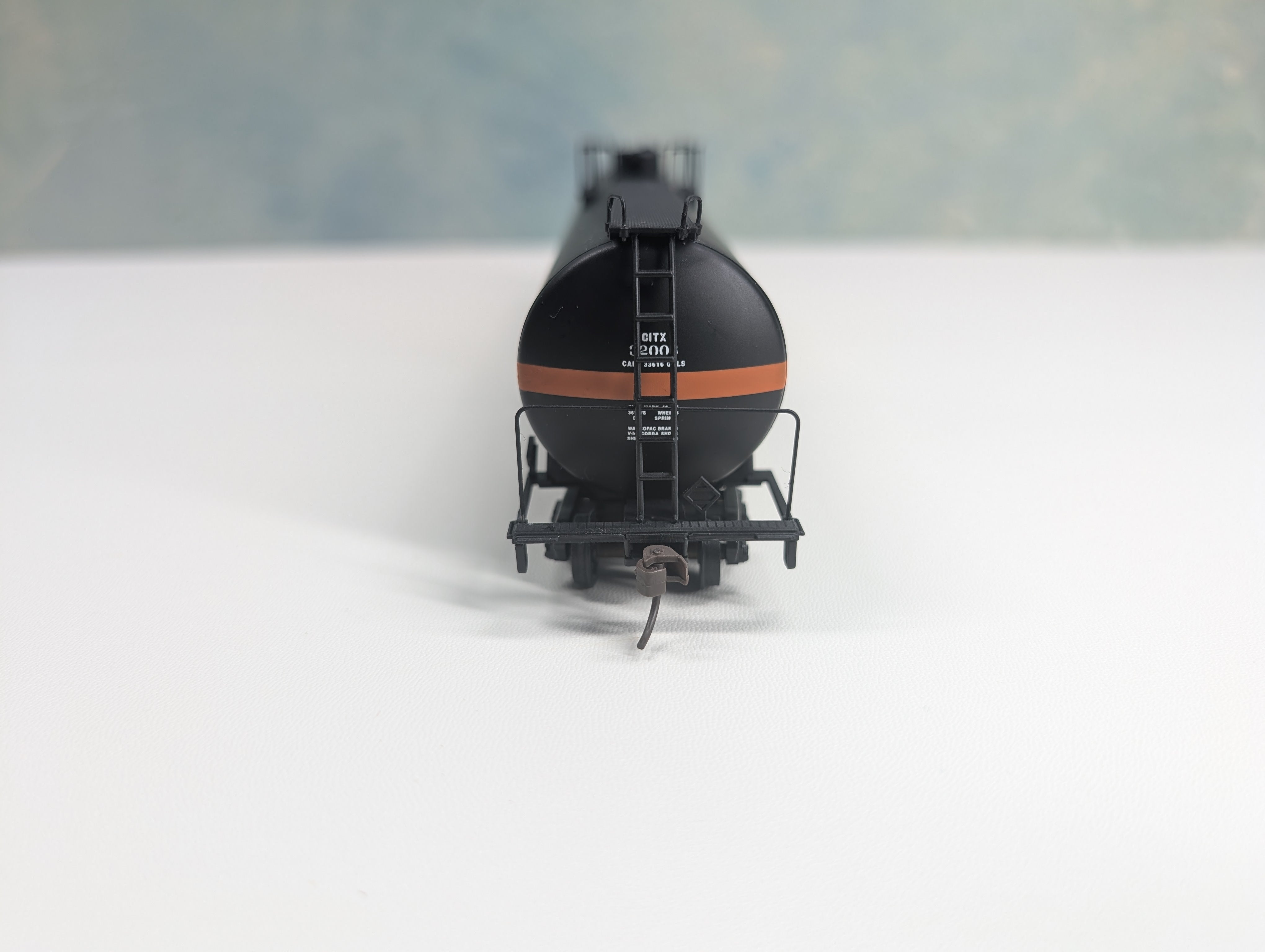 USED Walthers 932-7304 HO Scale 33k Gal LPG Tank Car Cities Service CITX #32008