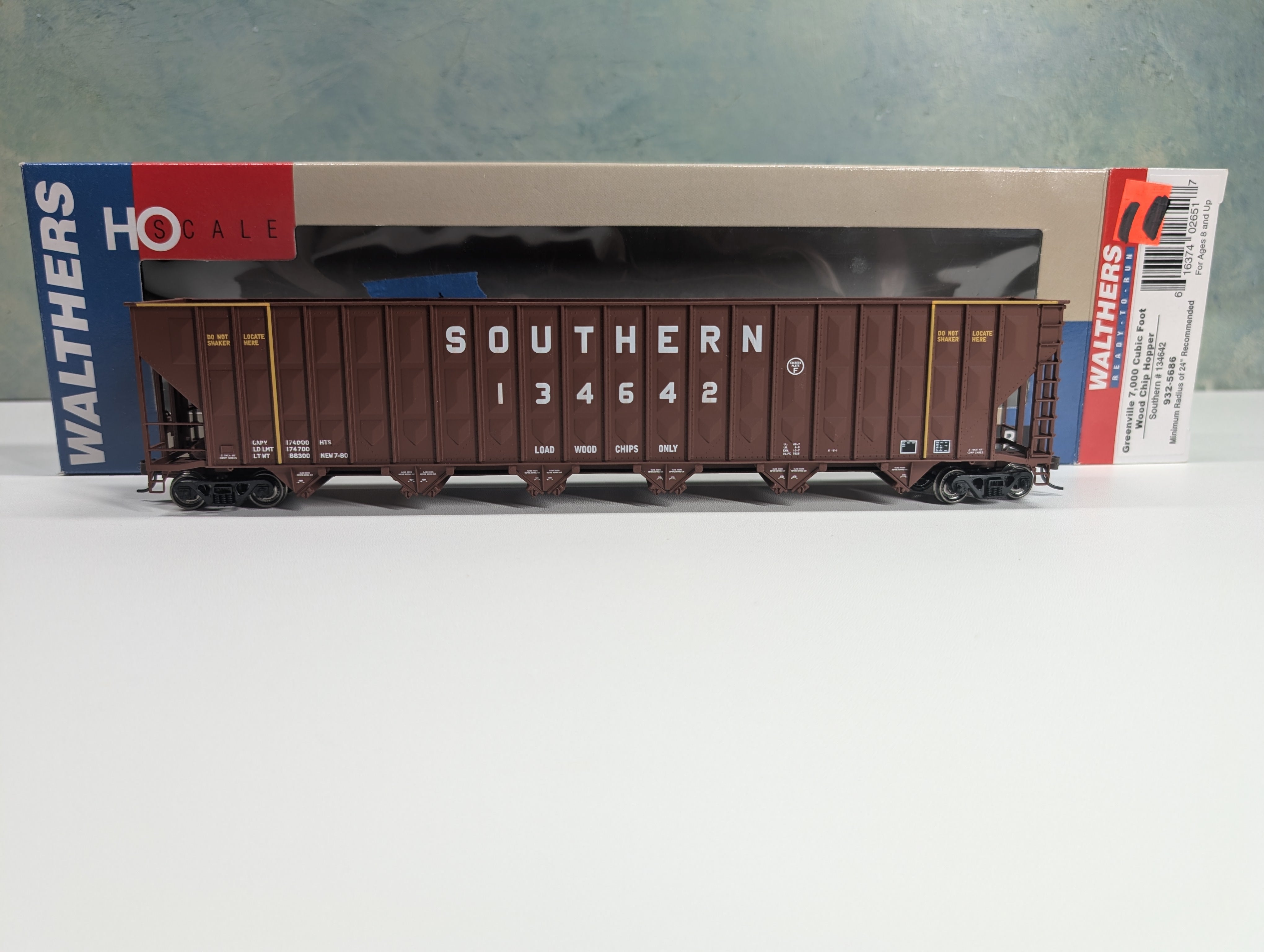 USED Walthers 932-5686 HO Scale Greenville 7k Cubic Foot Wood Chip Hopper Southern #134642