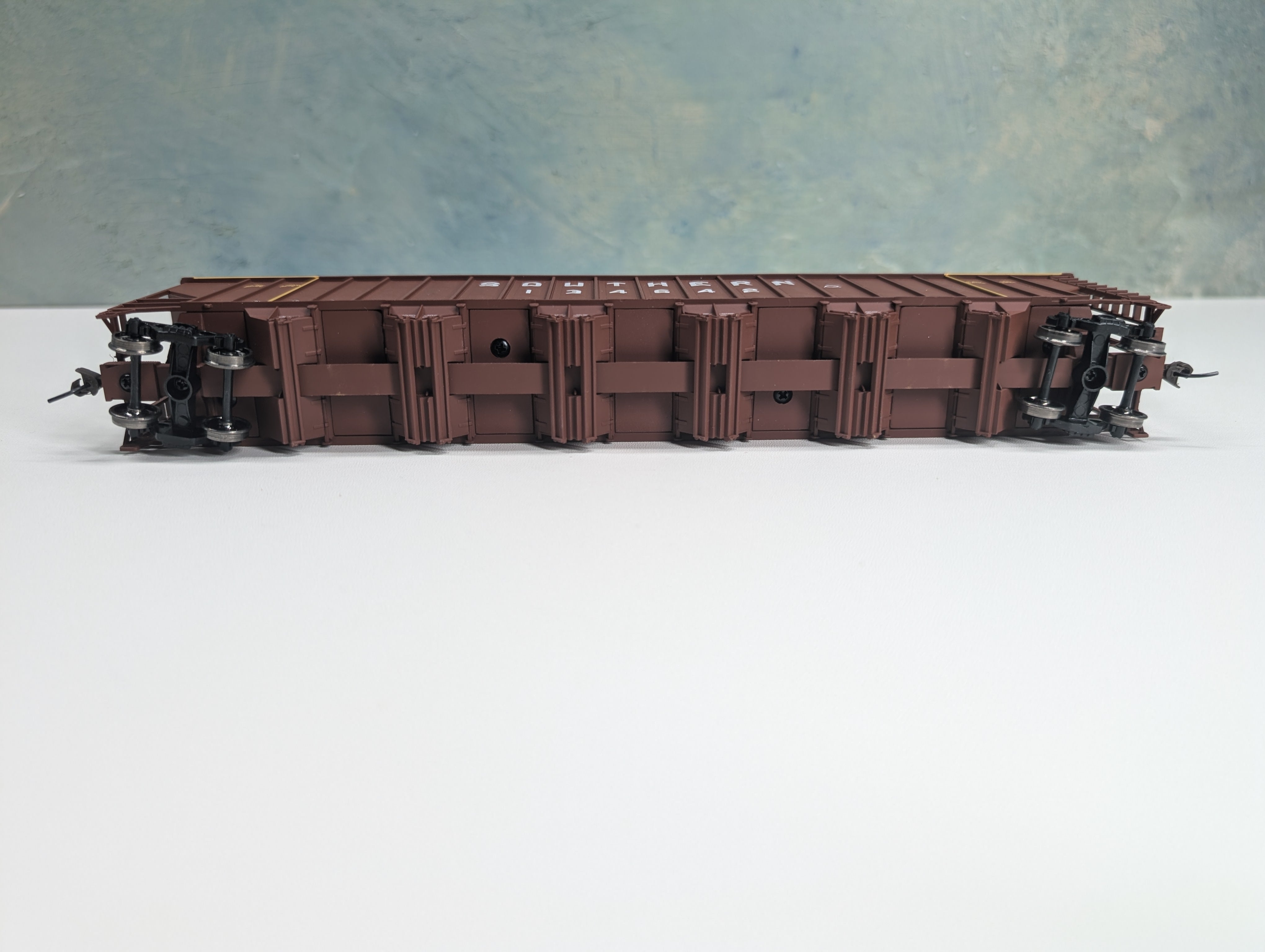 USED Walthers 932-5686 HO Scale Greenville 7k Cubic Foot Wood Chip Hopper Southern #134642