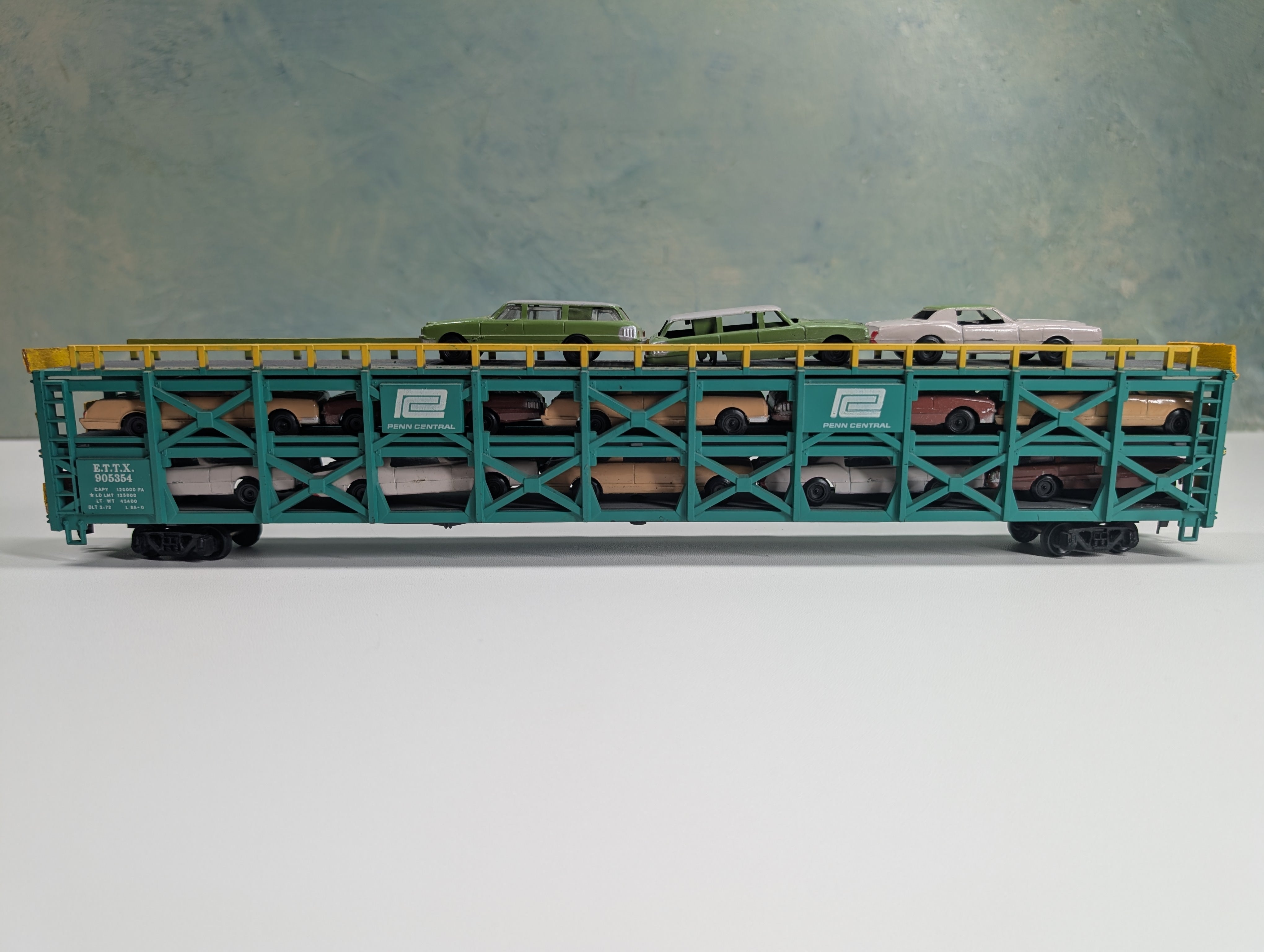 USED Bachmann HO Scale Auto Carrier w/ 13 Vehicles Penn Central ETTX #905354