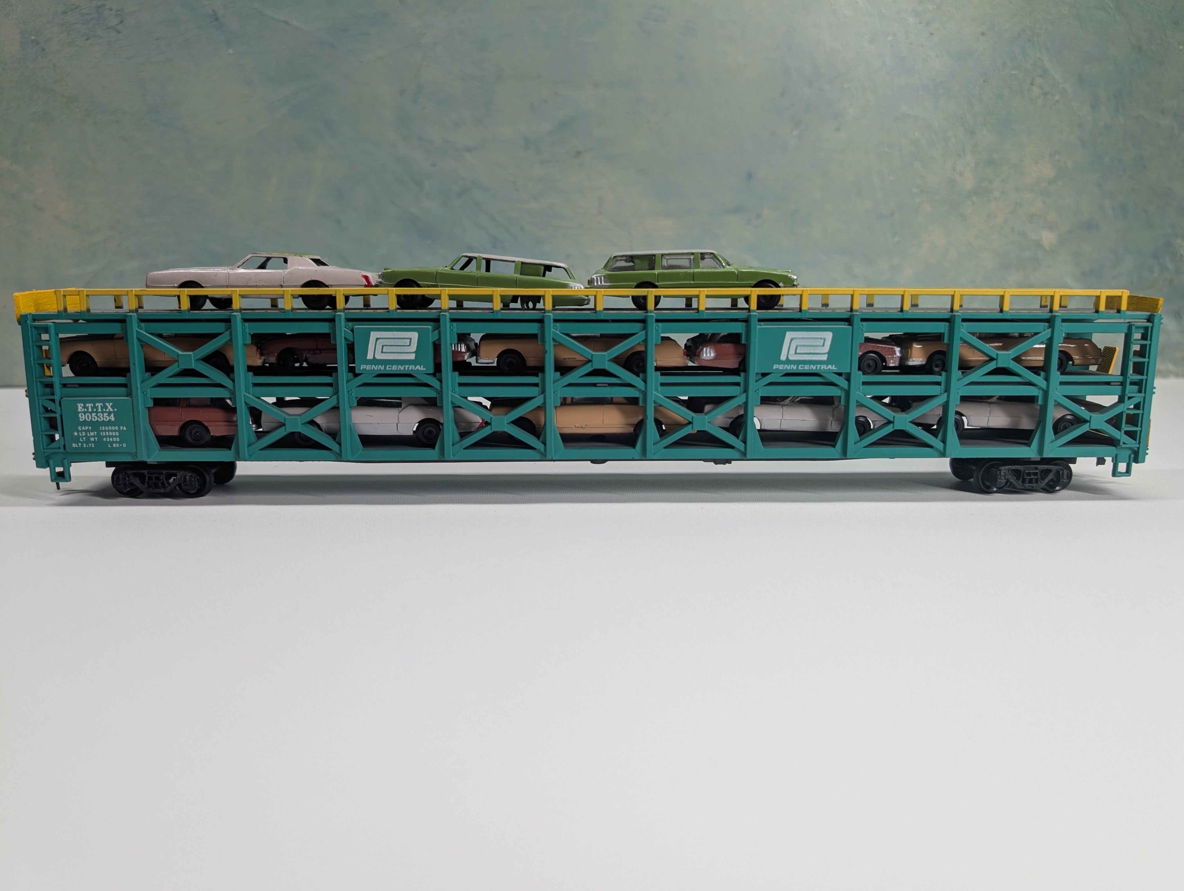 USED Bachmann HO Scale Auto Carrier w/ 13 Vehicles Penn Central ETTX #905354