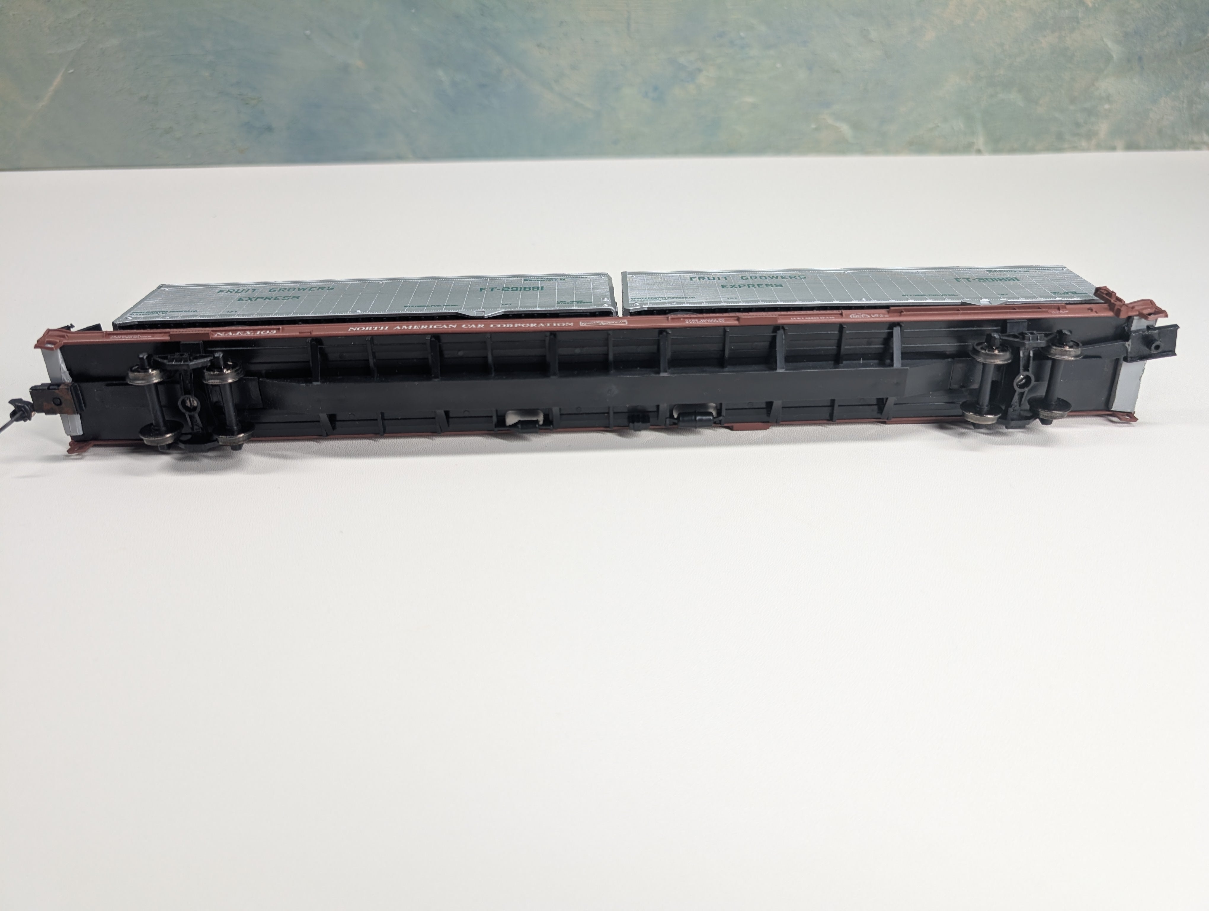 USED Athearn HO Scale 85' Flat Car w/ Fruit Growers Trailers North American Car Crop NAFX #103