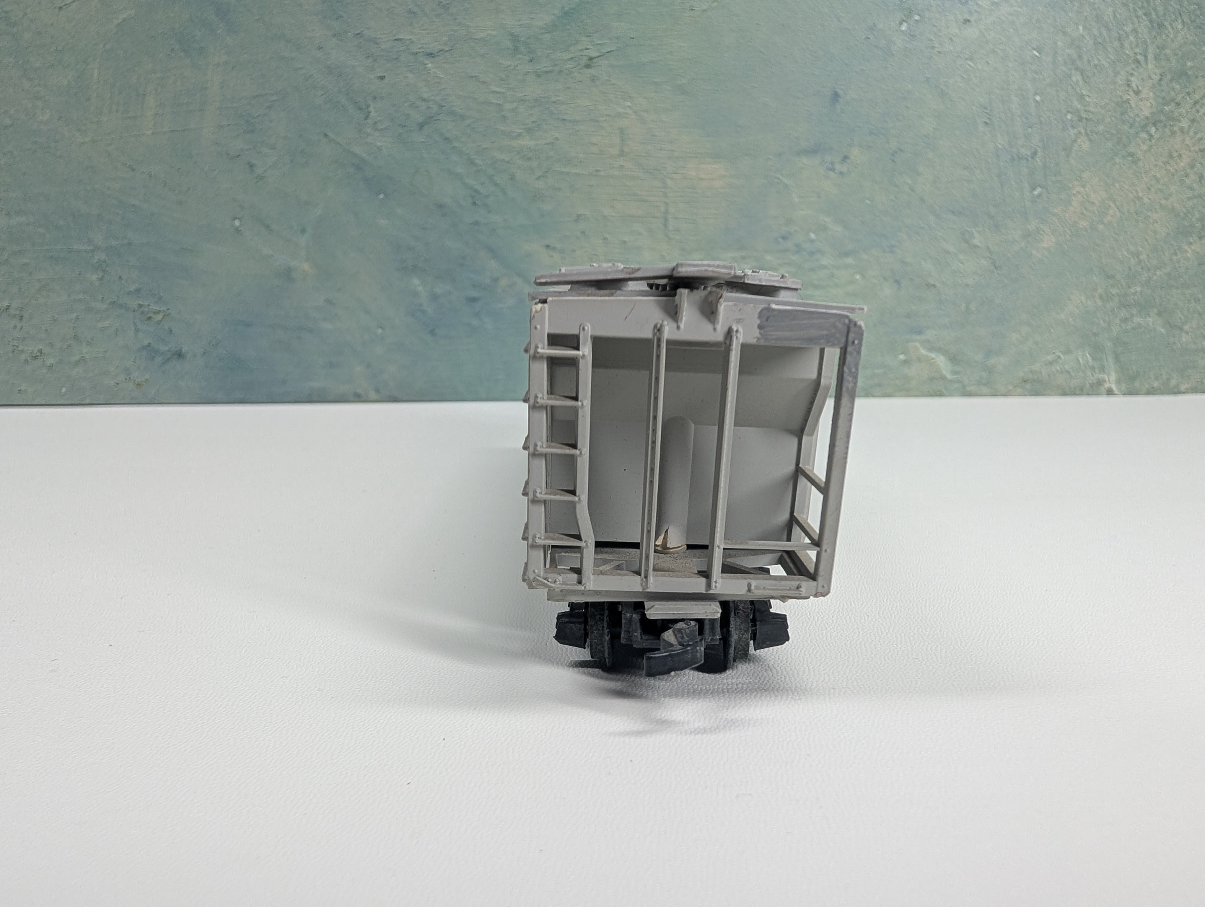 USED HO Scale Covered Hopper Milwaukee Road MILW #98108