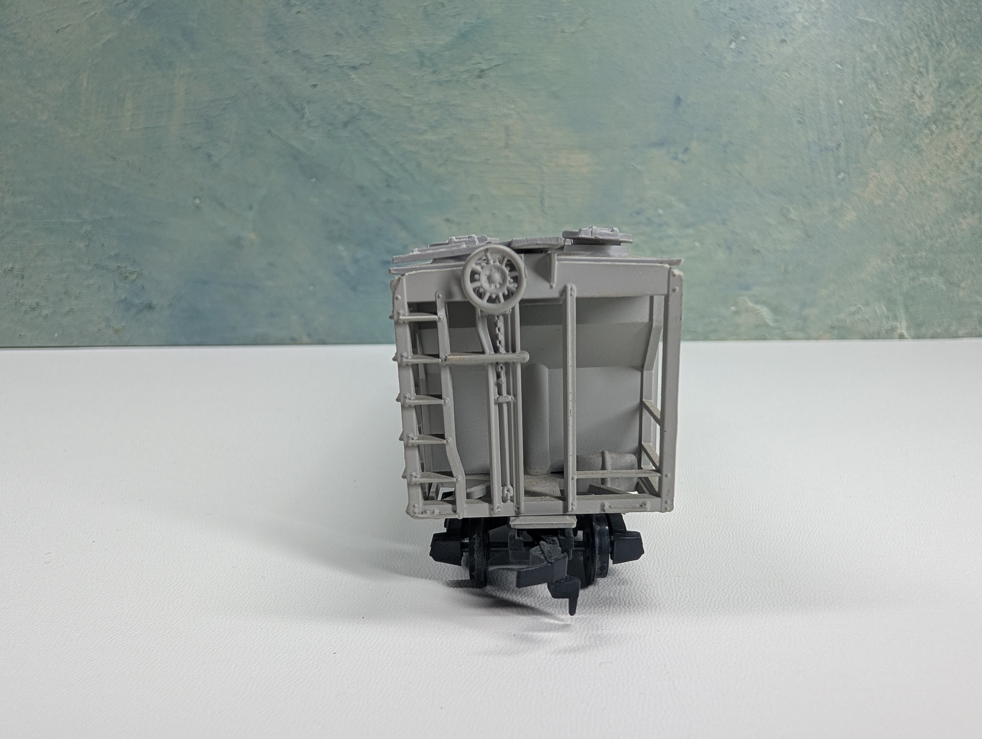 USED HO Scale Covered Hopper Milwaukee Road MILW #98108