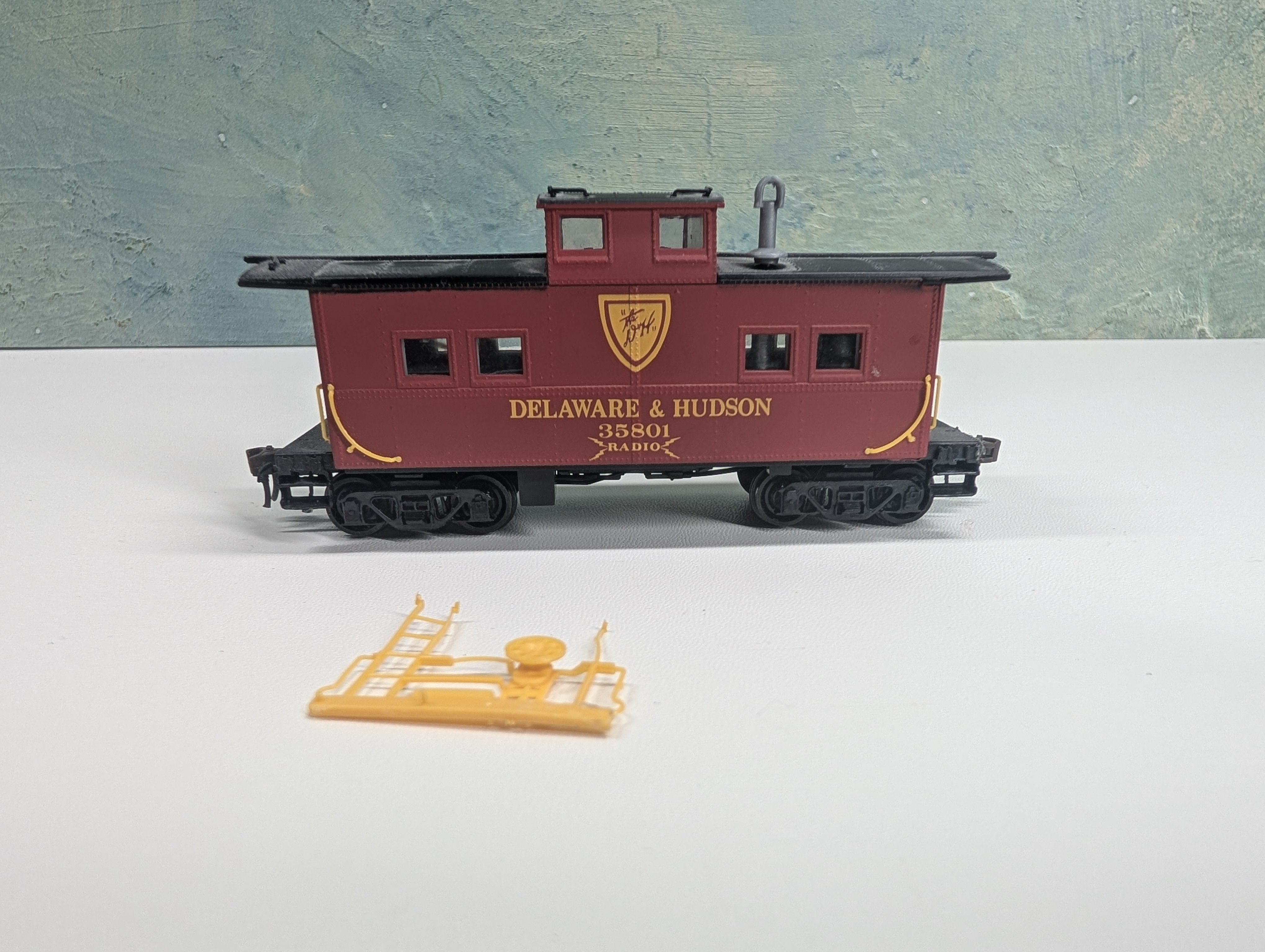 USED Life-Like HO Scale Caboose Delaware and Hudson #35801