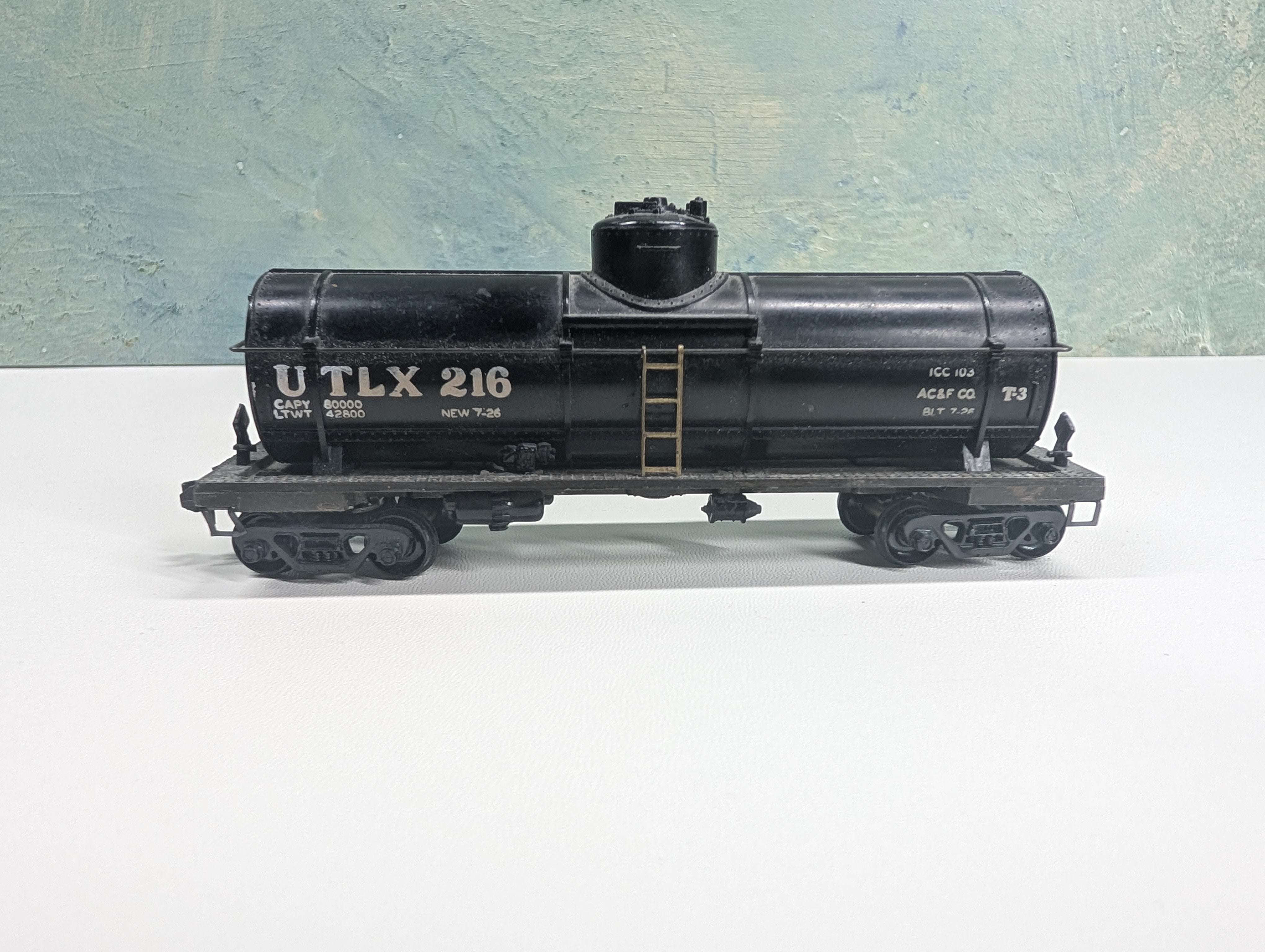 USED Varney HO Scale Single Dome Tank Car UTLX #216