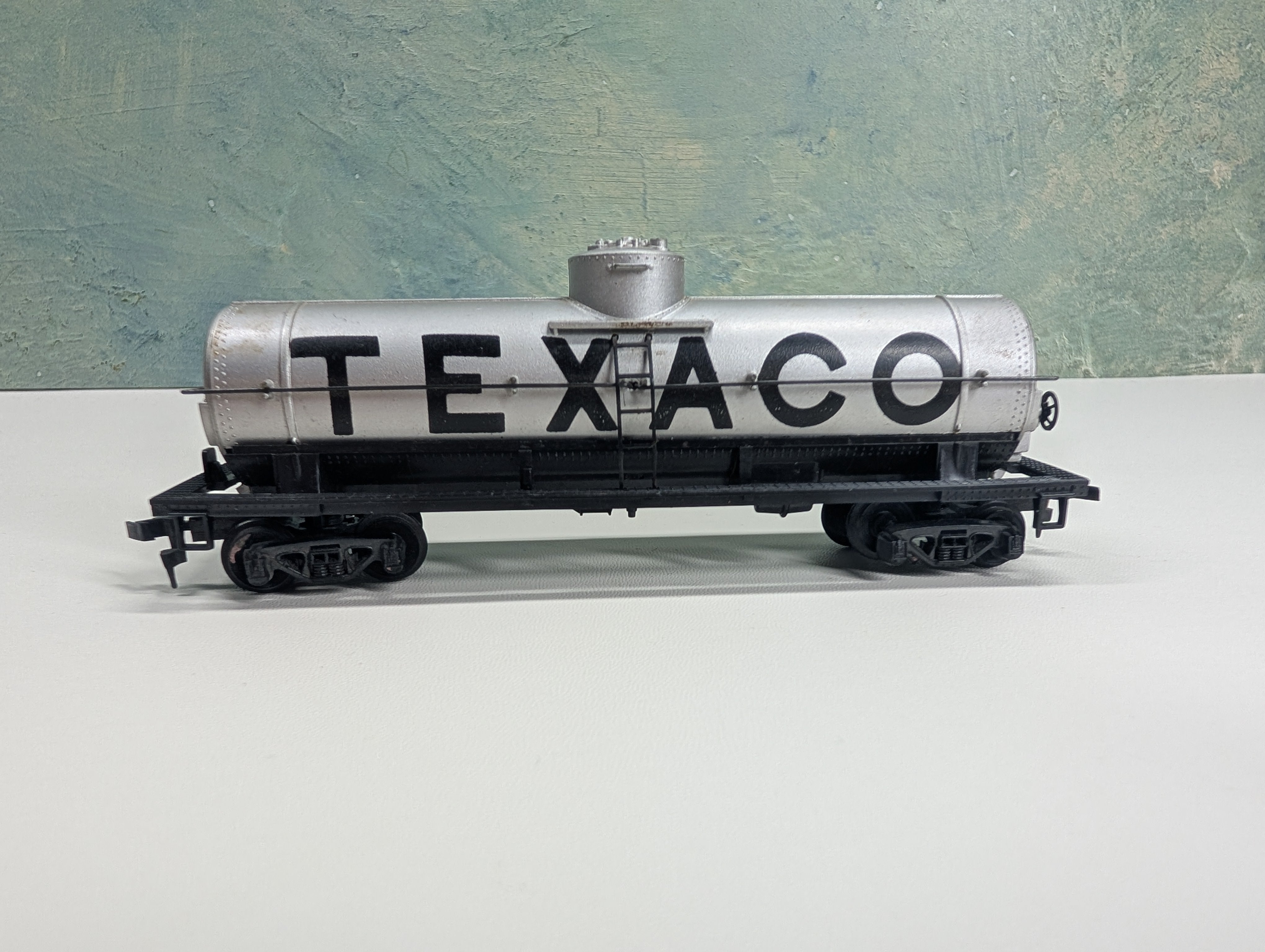 USED HO Scale Single Dome Tank Car Texaco
