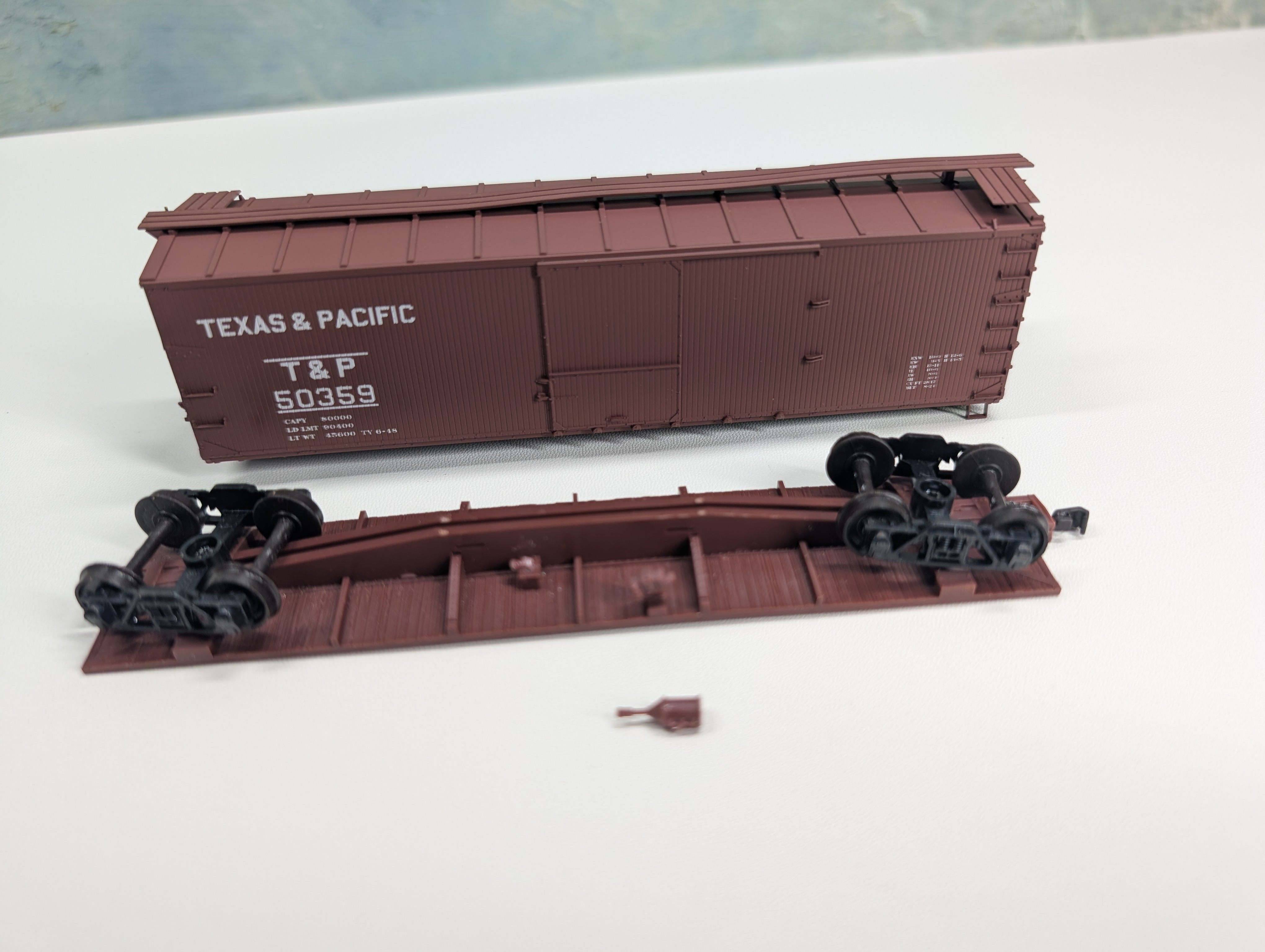 USED Accurail 4618 HO Scale 40' USRA Double Sheath Box Car Texas and Pacific T&P #50359 Started KIT