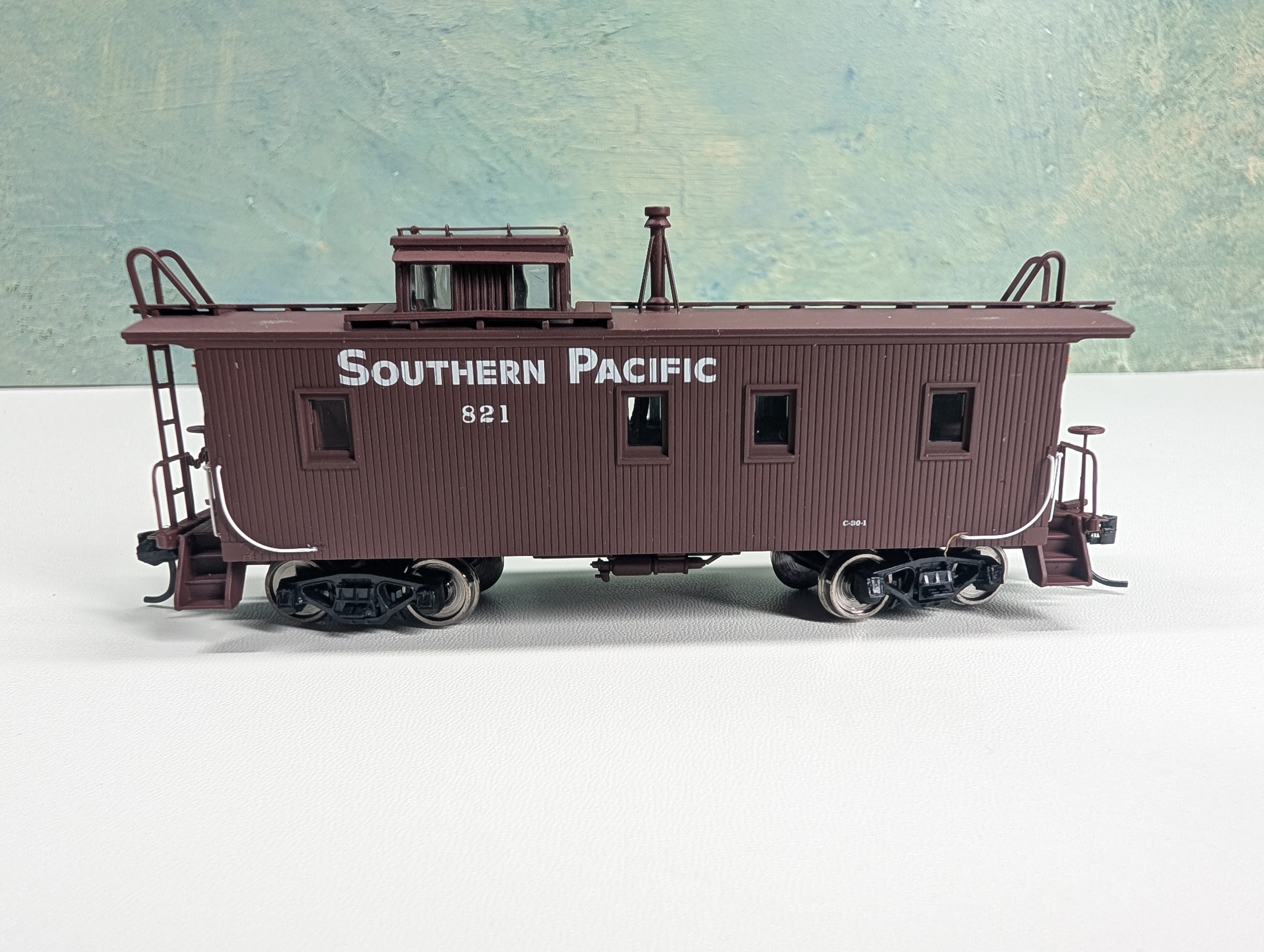 USED Walthers 932-7613 HO Scale C-30-1 Wood Caboose Southern Pacific #821