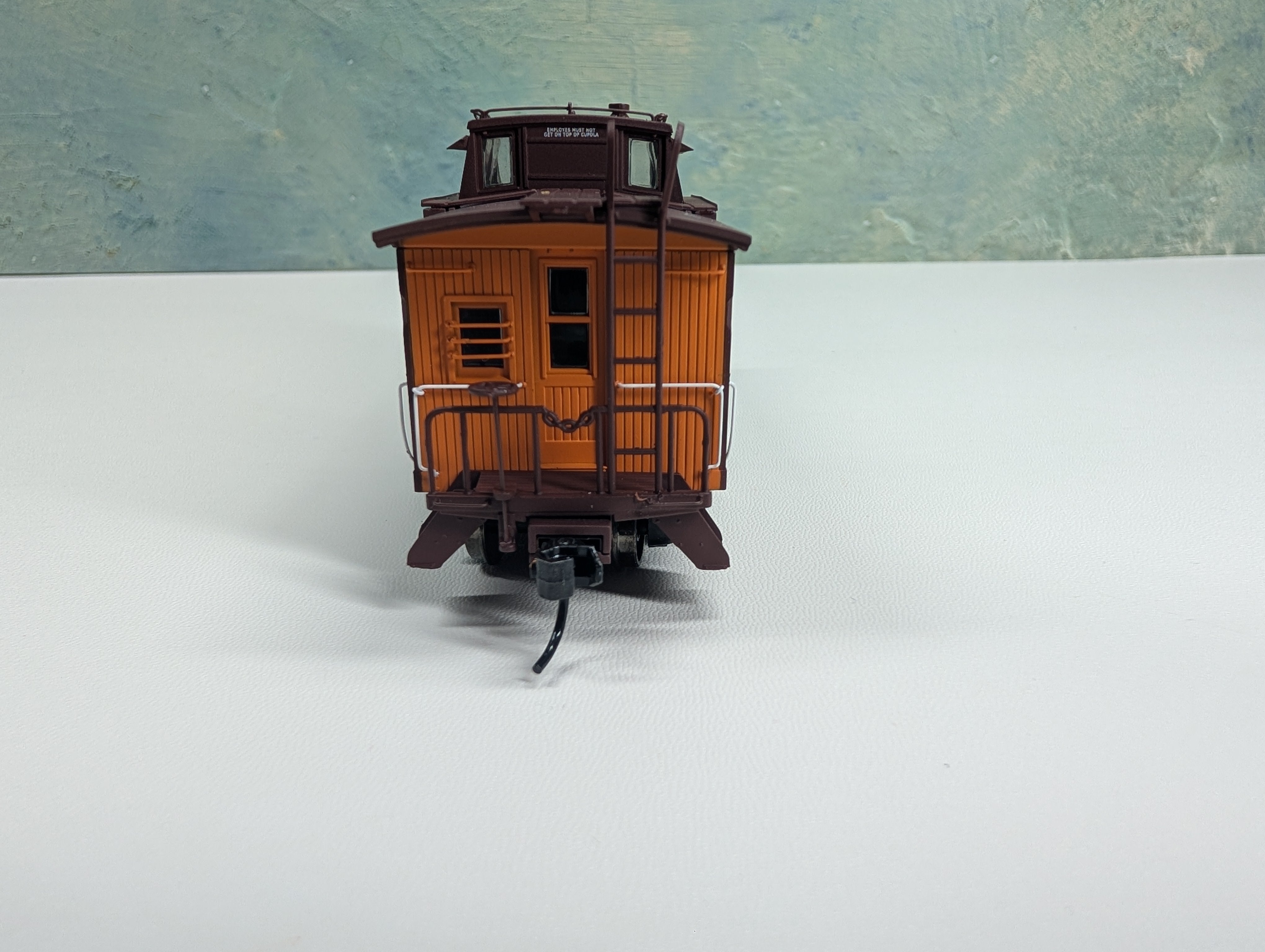 USED Walthers 932-7613 HO Scale C-30-1 Wood Caboose Southern Pacific #821