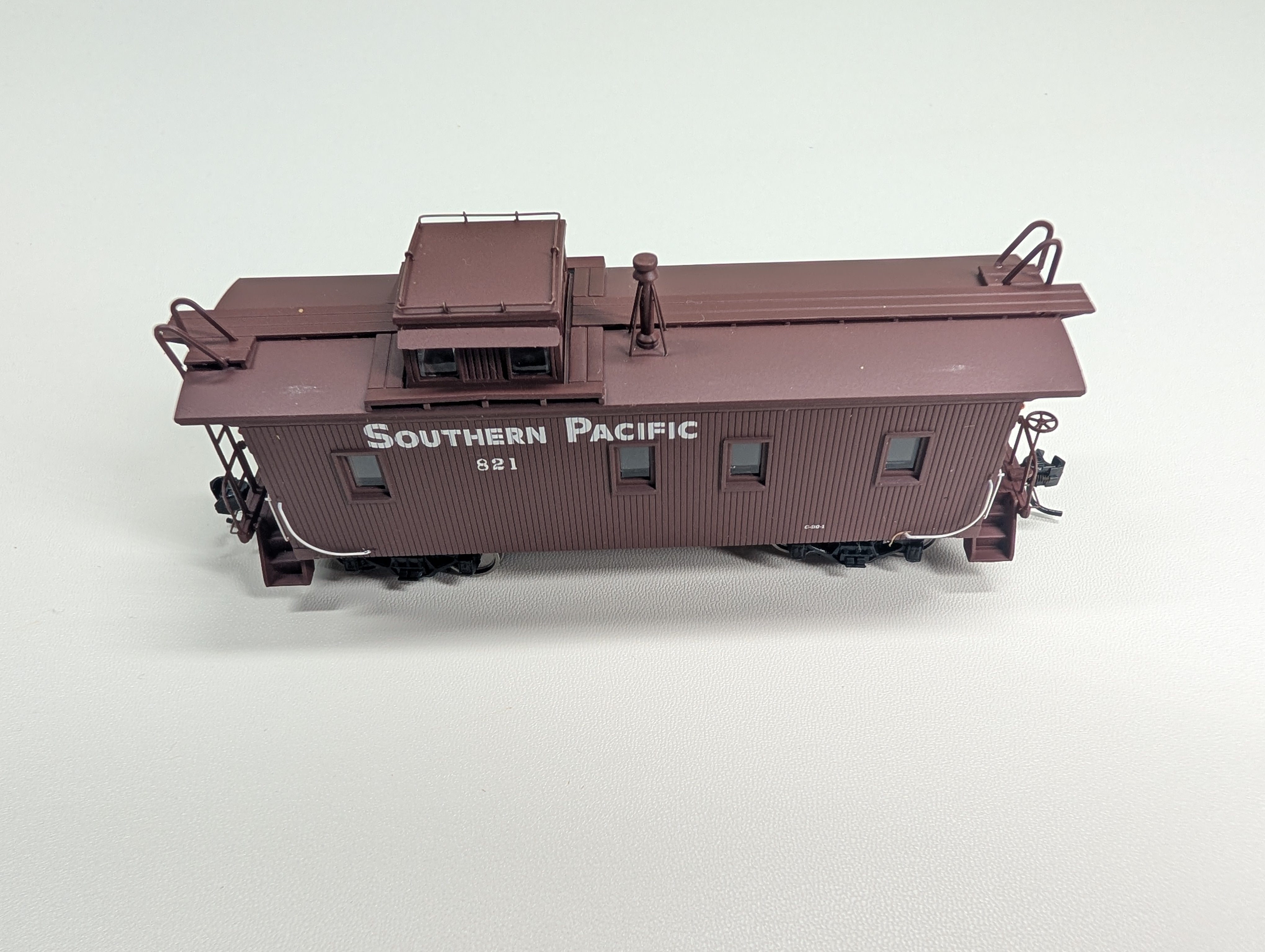 USED Walthers 932-7613 HO Scale C-30-1 Wood Caboose Southern Pacific #821