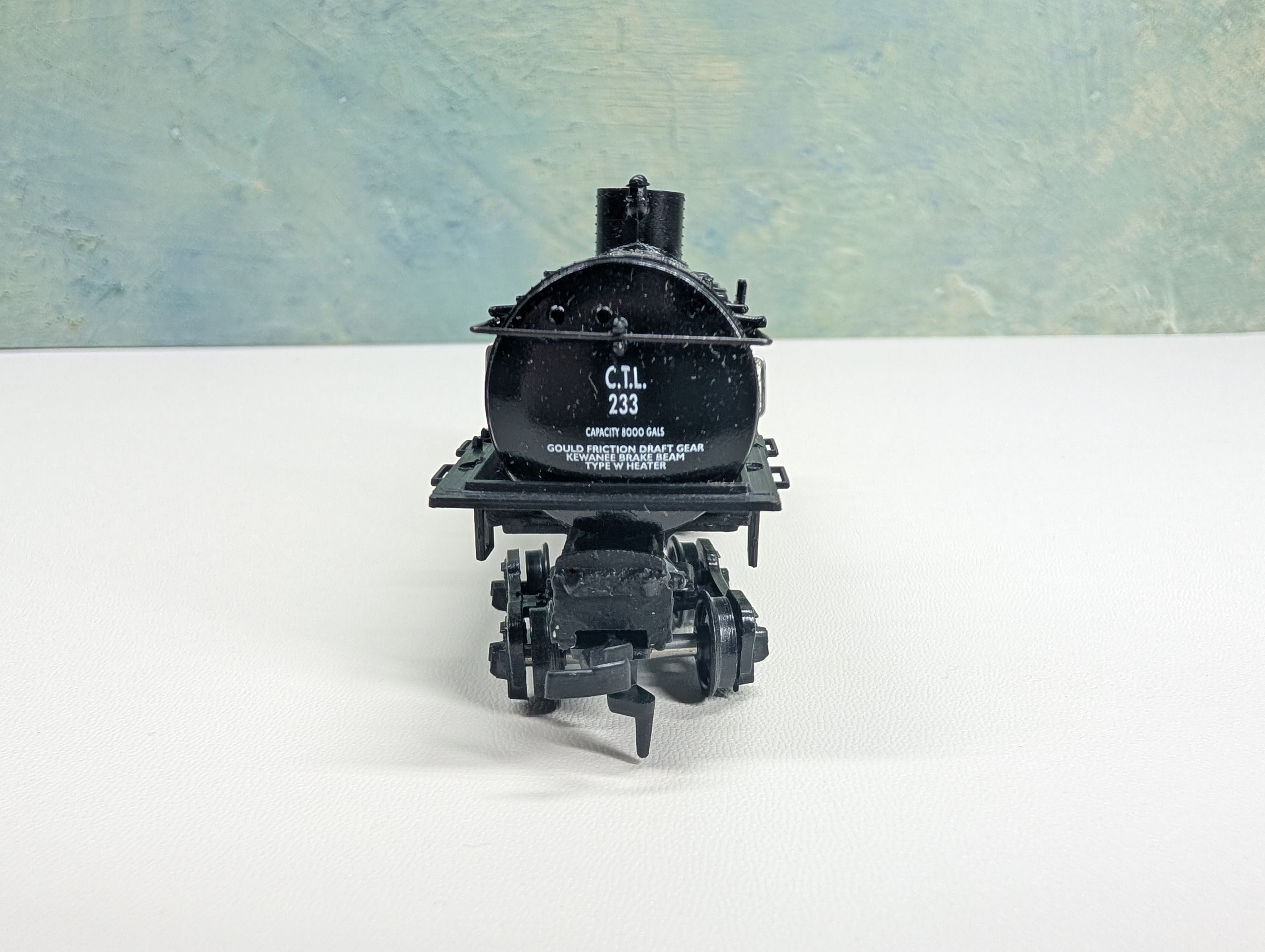 USED Roundhouse 3373 HO Scale 26' Tank Car Central Tank Line CTI #233