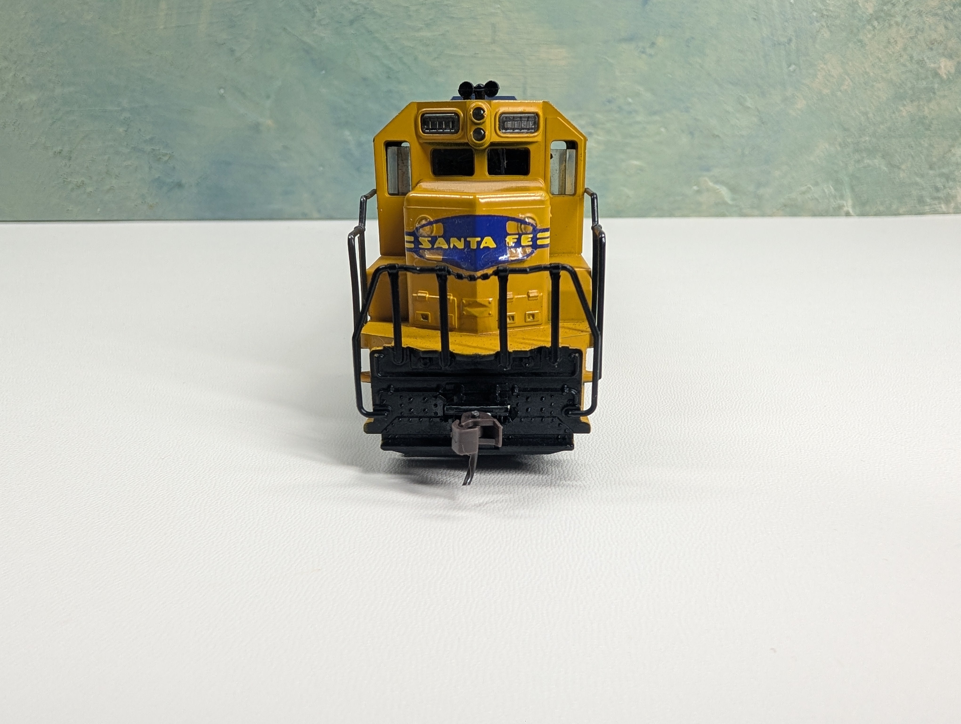 USED Atlas HO Scale SD-35 Diesel Locomotive Santa Fe #1001 Runs Great DC