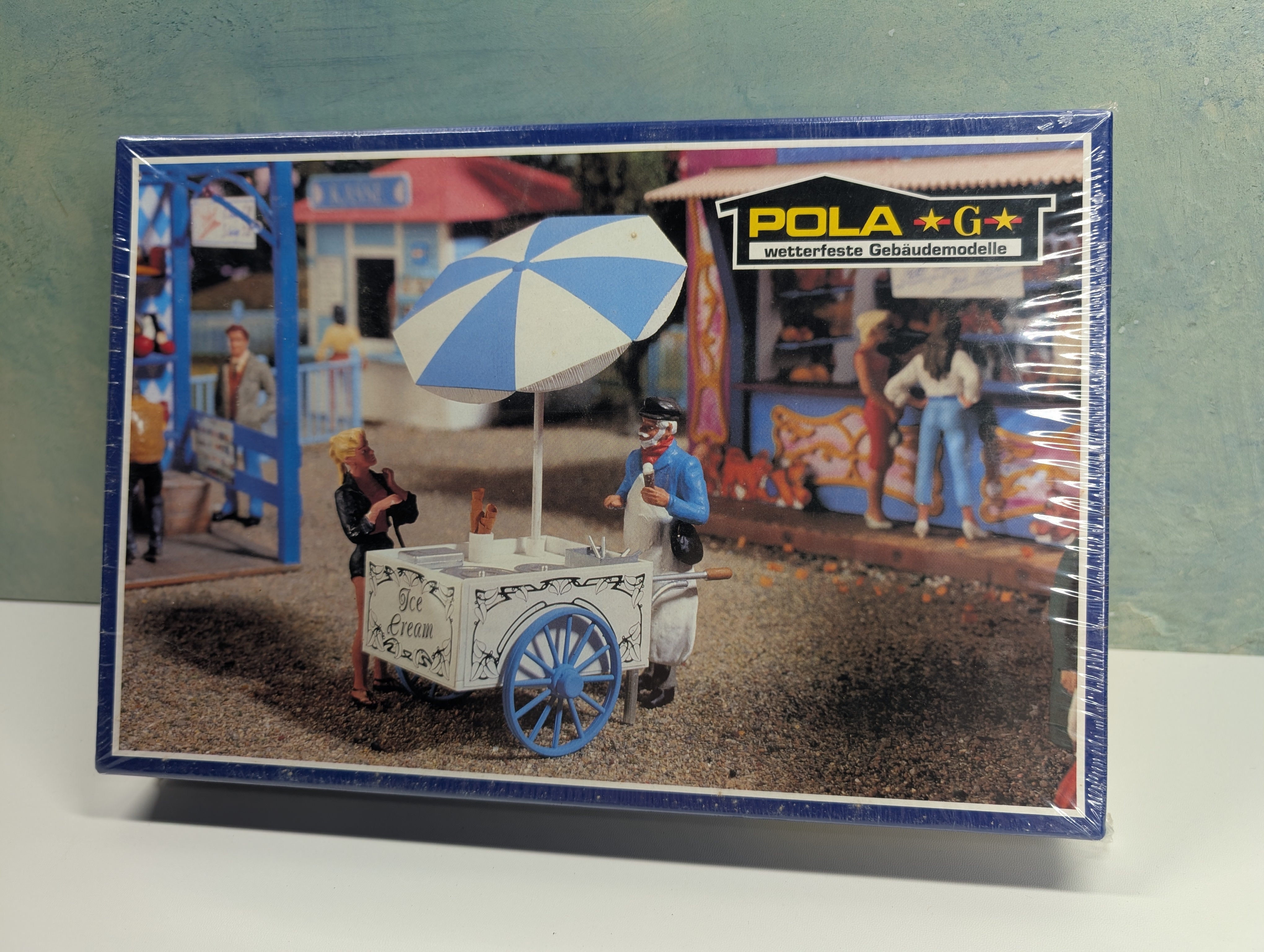 Pola 1875 G Scale Carnival Ice Cream Cart, Ice Cream Salesman