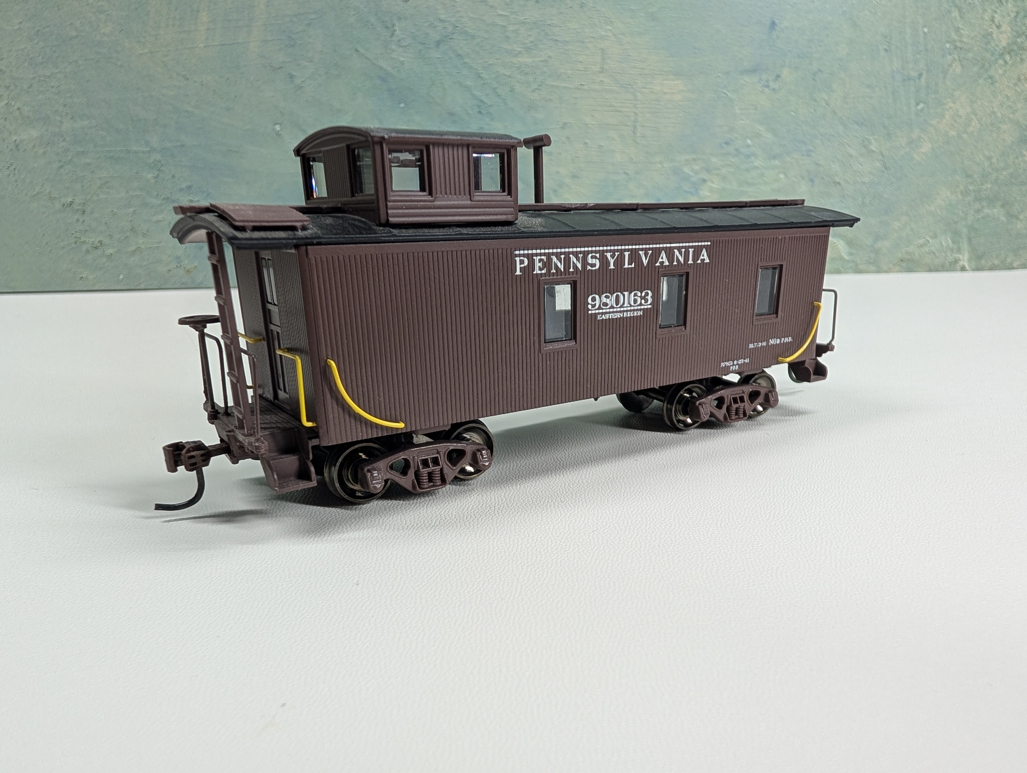 USED Athearn Roundhouse HO Scale N6B Caboose Pennsylvania #980163 Eastern Region