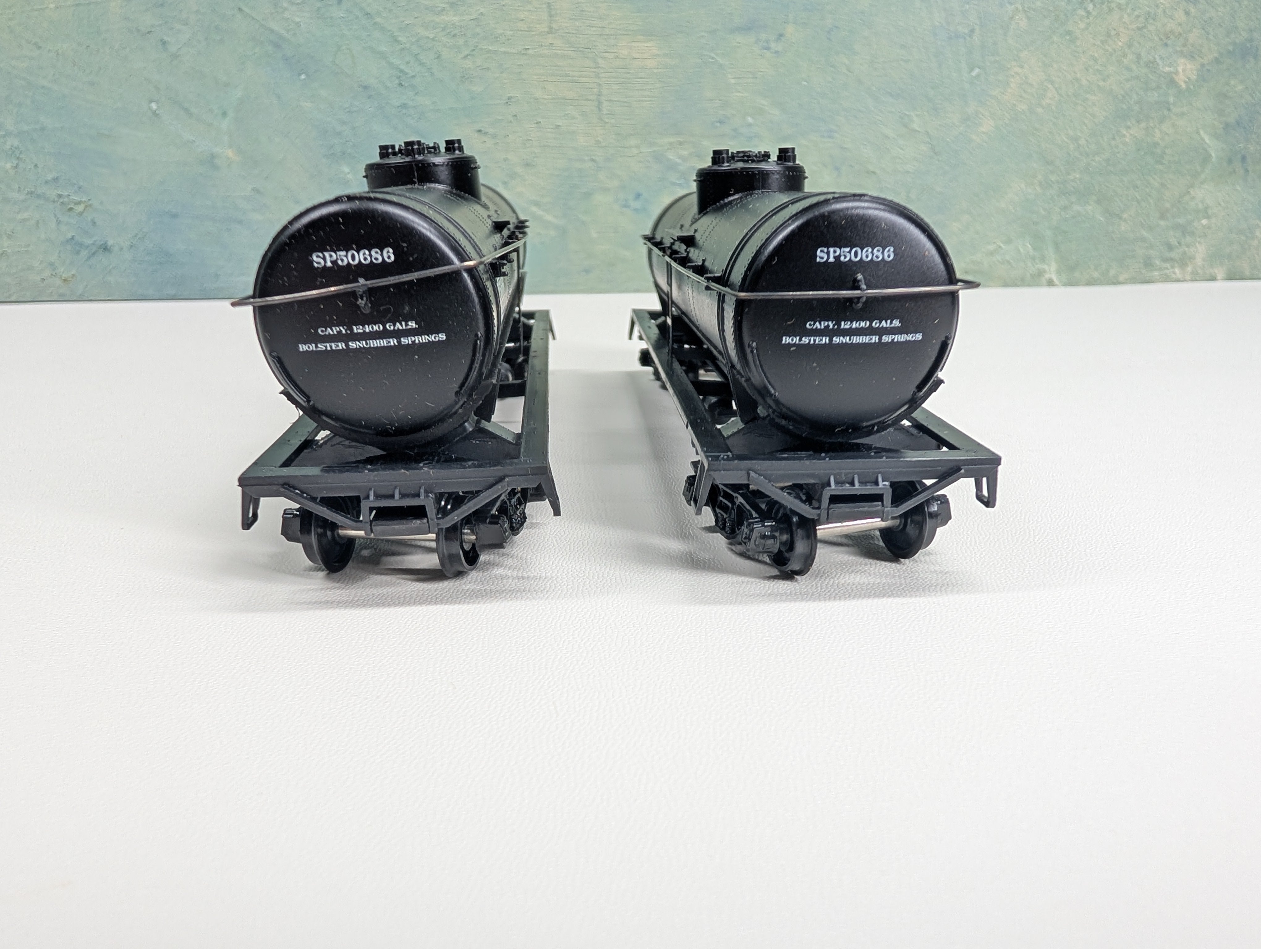 USED Athearn HO Scale Single Dome Tank Cars Southern Pacific SP #50686 (2 pcs)