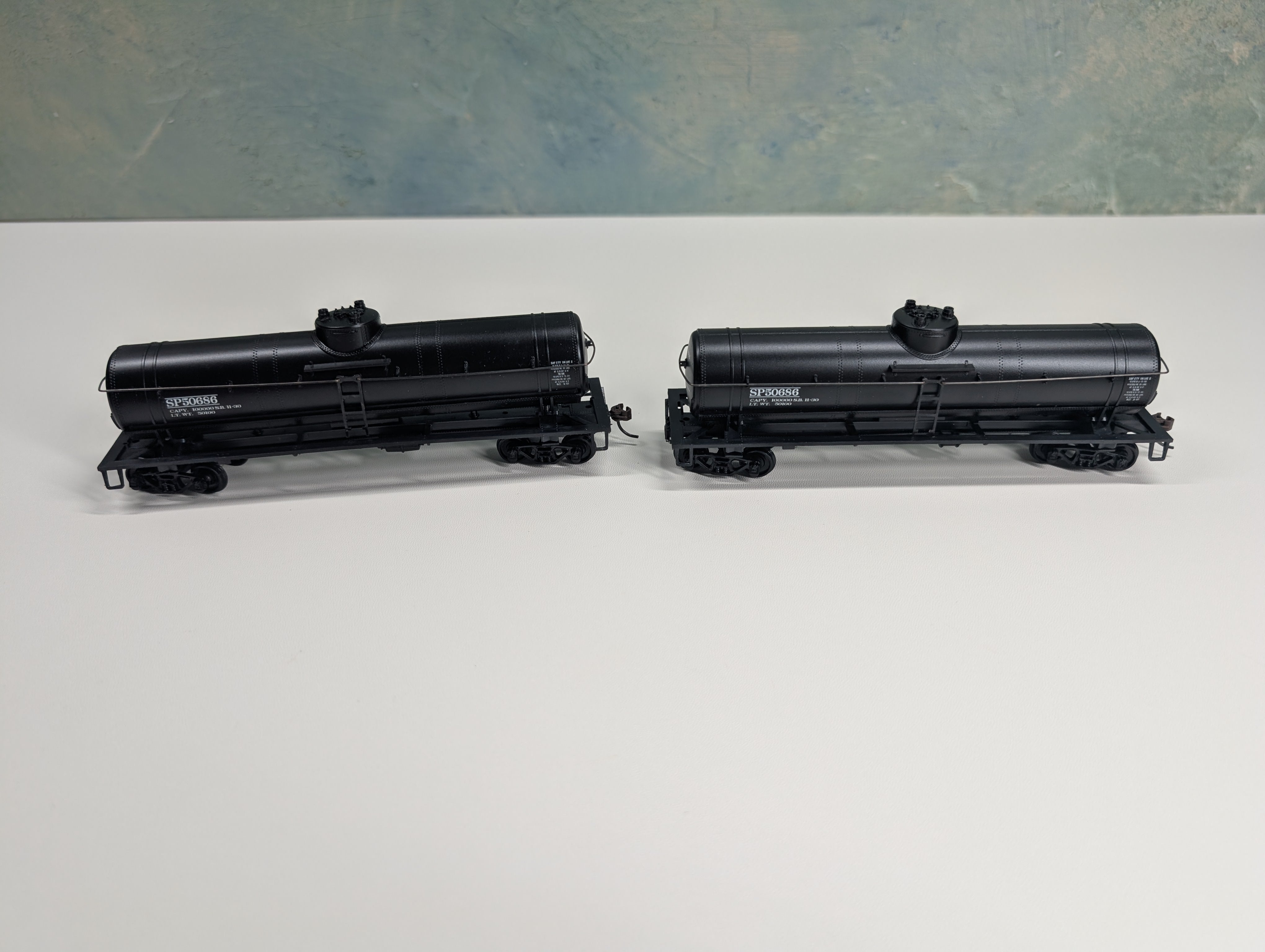 USED Athearn HO Scale Single Dome Tank Cars Southern Pacific SP #50686 (2 pcs)