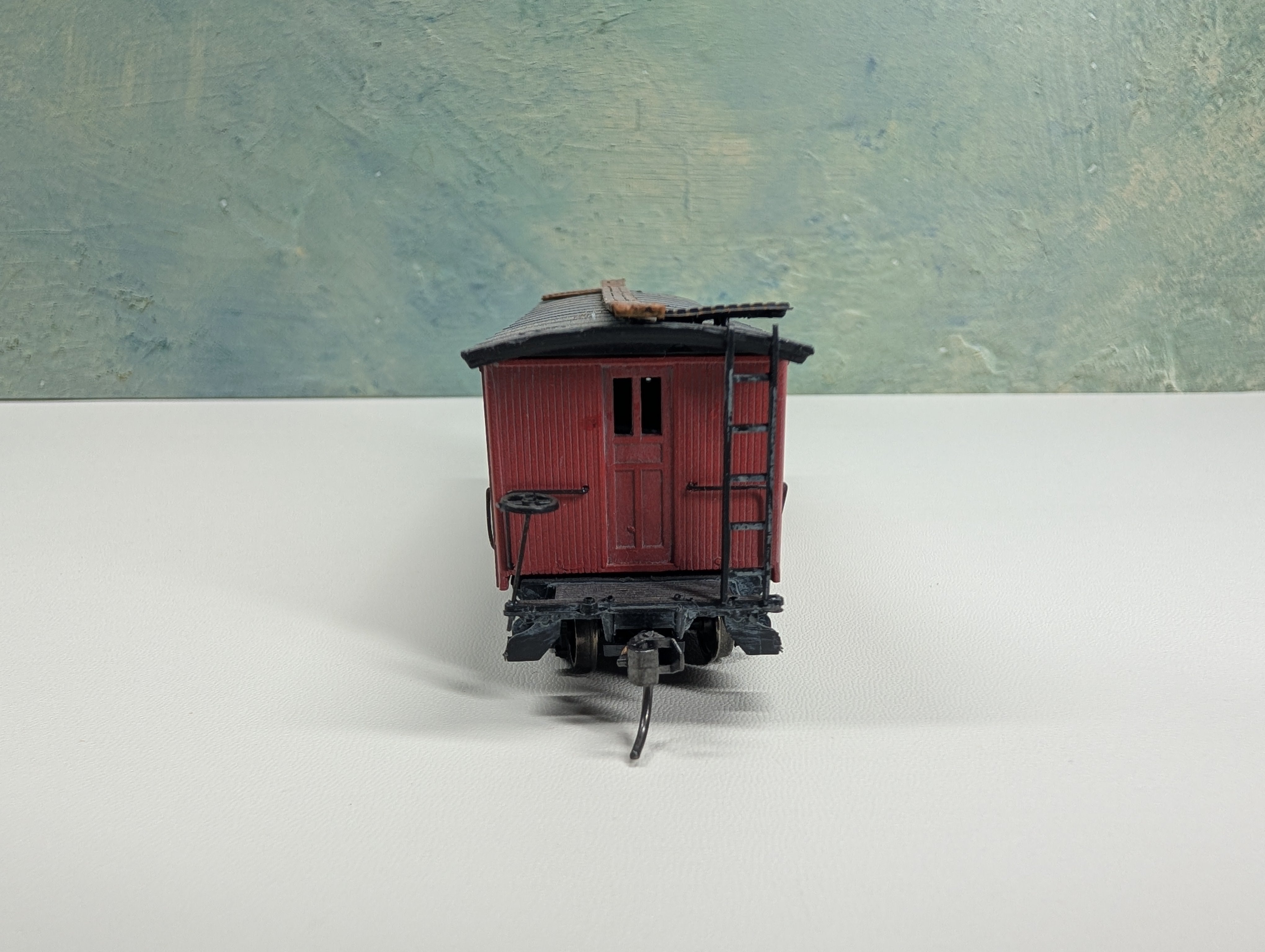 USED Roundhouse HO Scale Wooden Terminal Caboose Milwaukee Road MILW #01308 Weathered